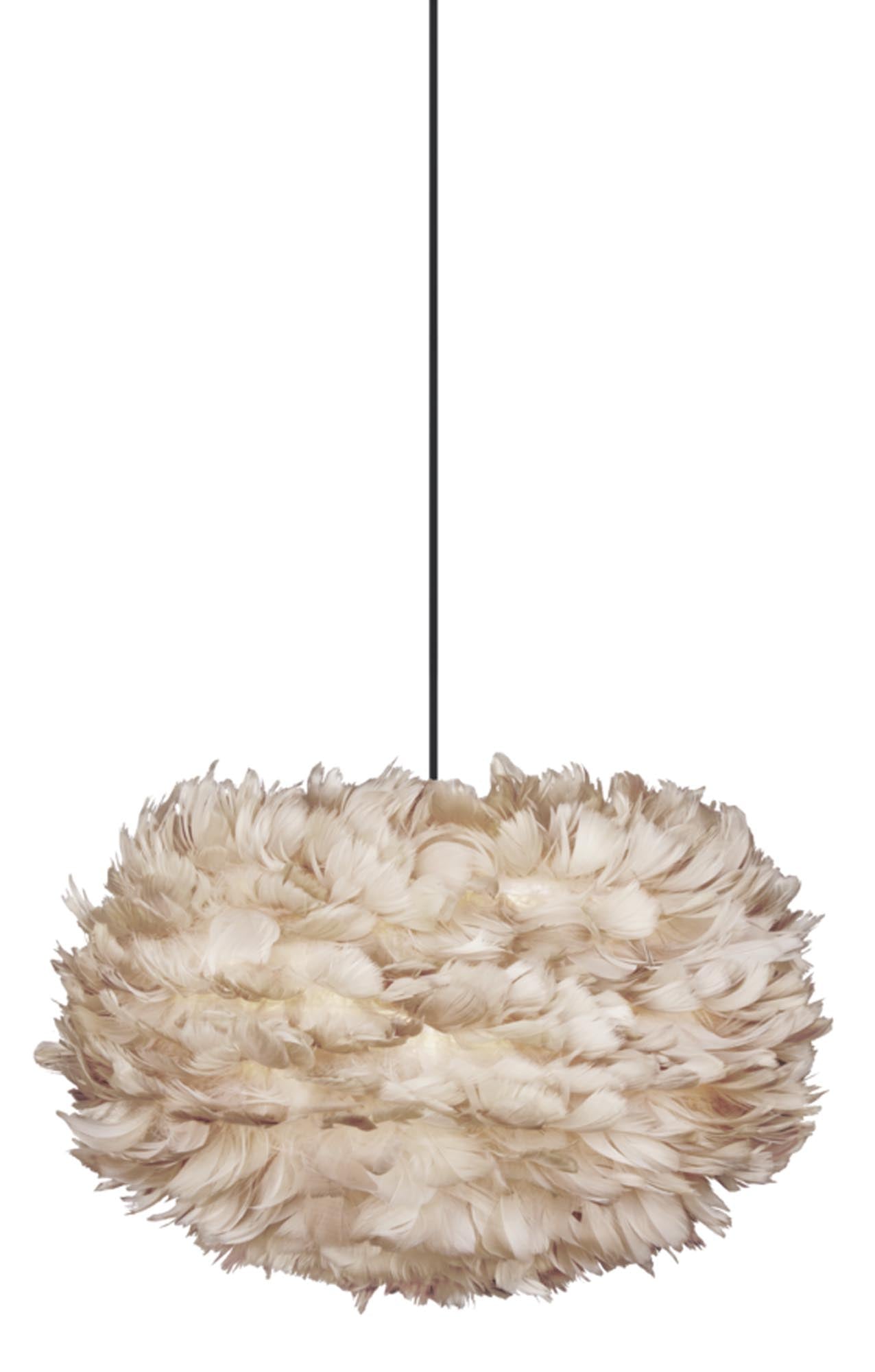 Eos Medium: Federleichtes Design für sanftes, warmes Licht.