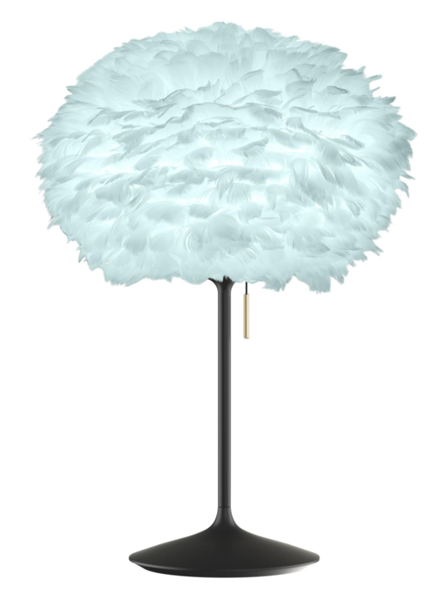 Eos Medium: Federleichtes Design für sanftes, warmes Licht.