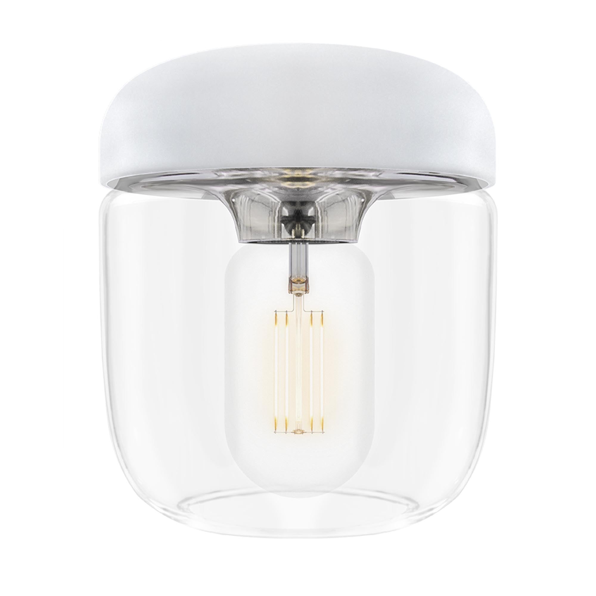 Der Acorn Lampenschirm von Umage, inspiriert von Eicheln, vereint zarte Materialien und schafft eine magische Lichtatmosphäre.