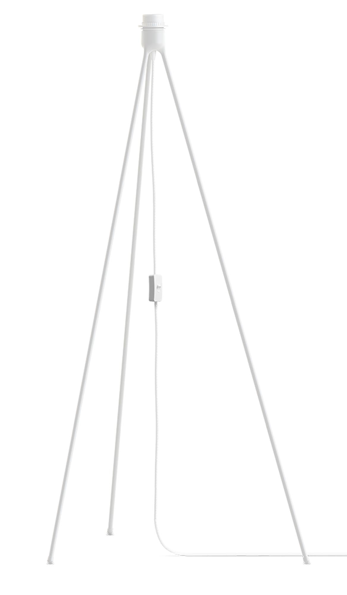 Verwandeln Sie Ihren Lampenschirm mit dem Umage Tripod in eine stilvolle Steh- oder Tischleuchte. Erhältlich in mattschwarz oder mattweiss.