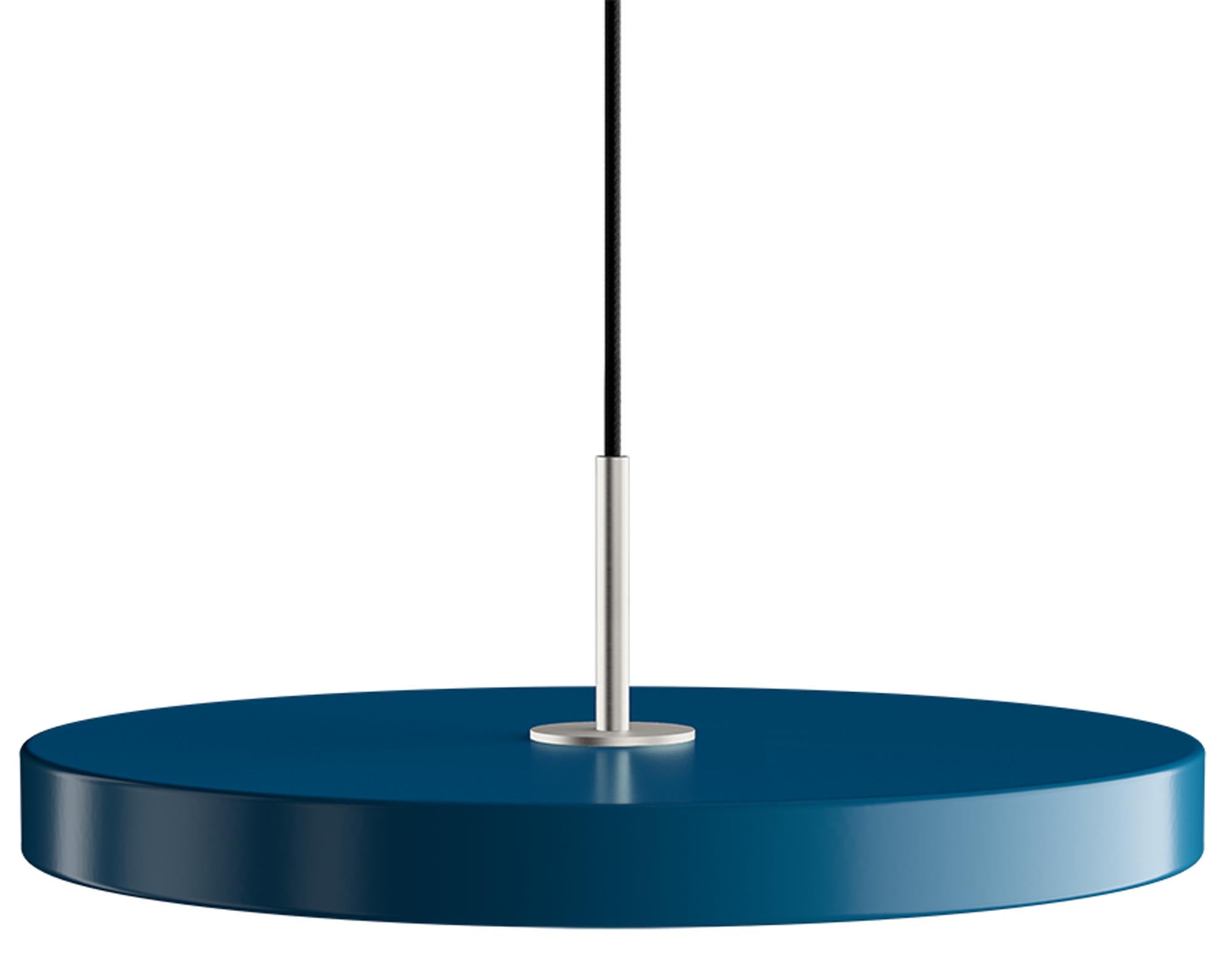 Asteria Pendelleuchte: Elegante Lichtquelle mit nordischem Charme.