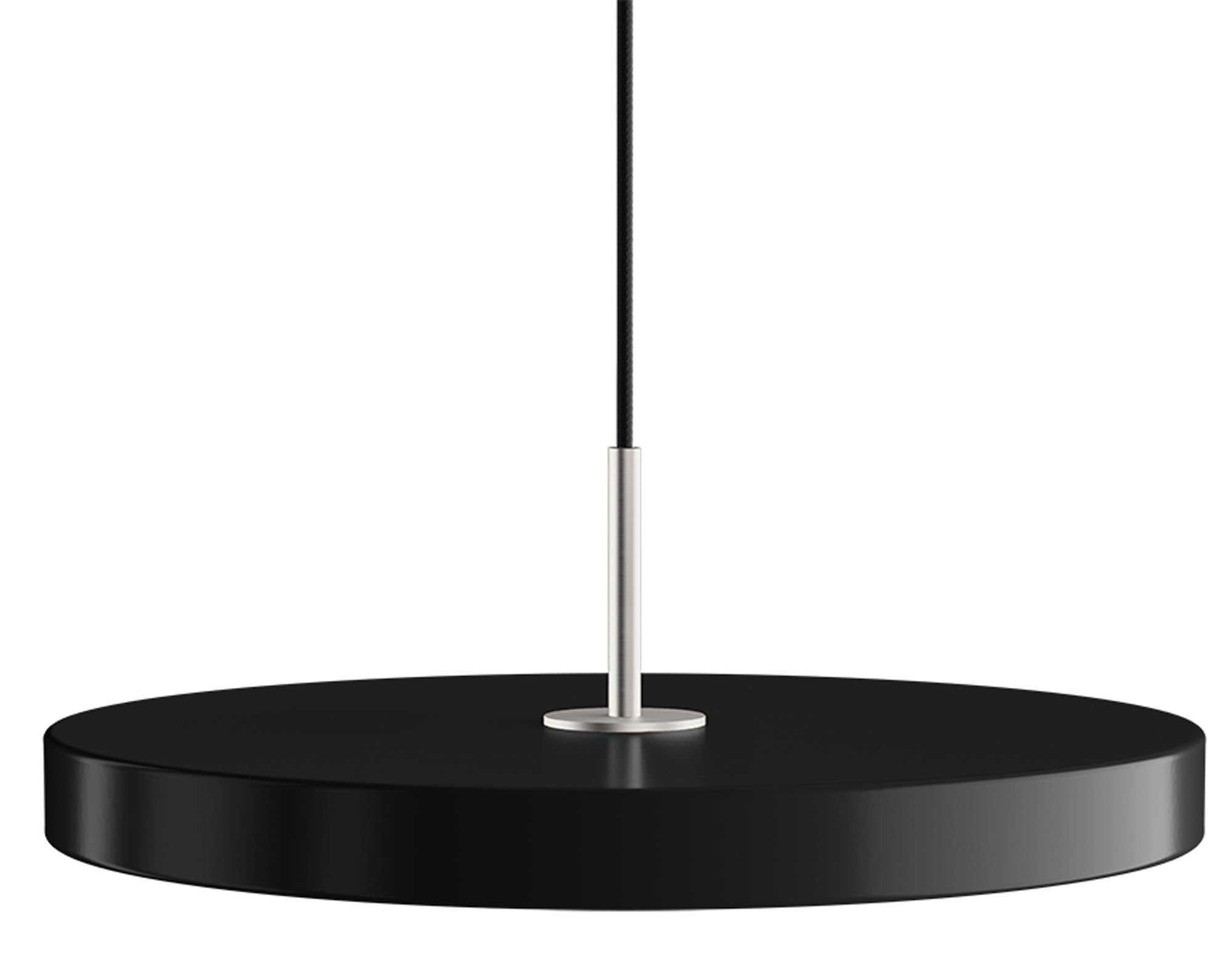 Asteria Pendelleuchte von Umage: Elegante Lichtquelle mit modernem skandinavischen Design für jeden Raum.