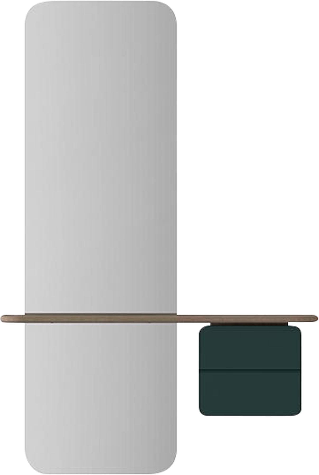 Entdecken Sie das stilvolle One More Look Wandregal von Umage – ein elegantes Eichenregal, das Ihre Wände kreativ in Szene setzt.