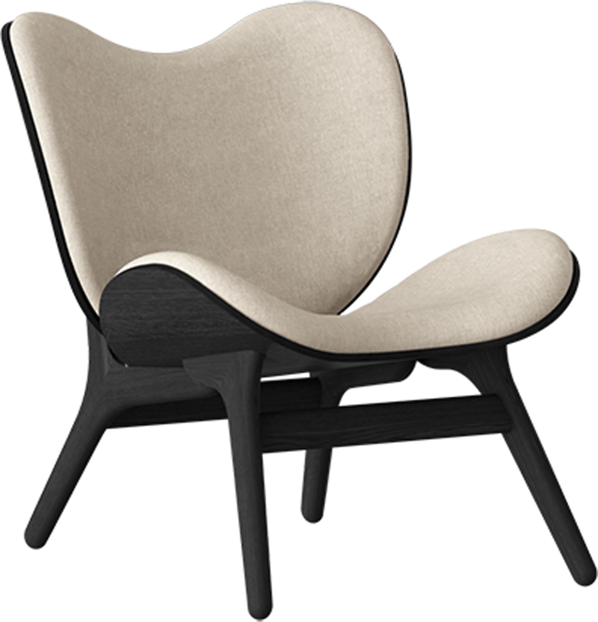 A Conversation Piece low Sessel: Stilvoller Loungesessel für entspannte Gespräche und individuelles Design in nachhaltigen Materialien.