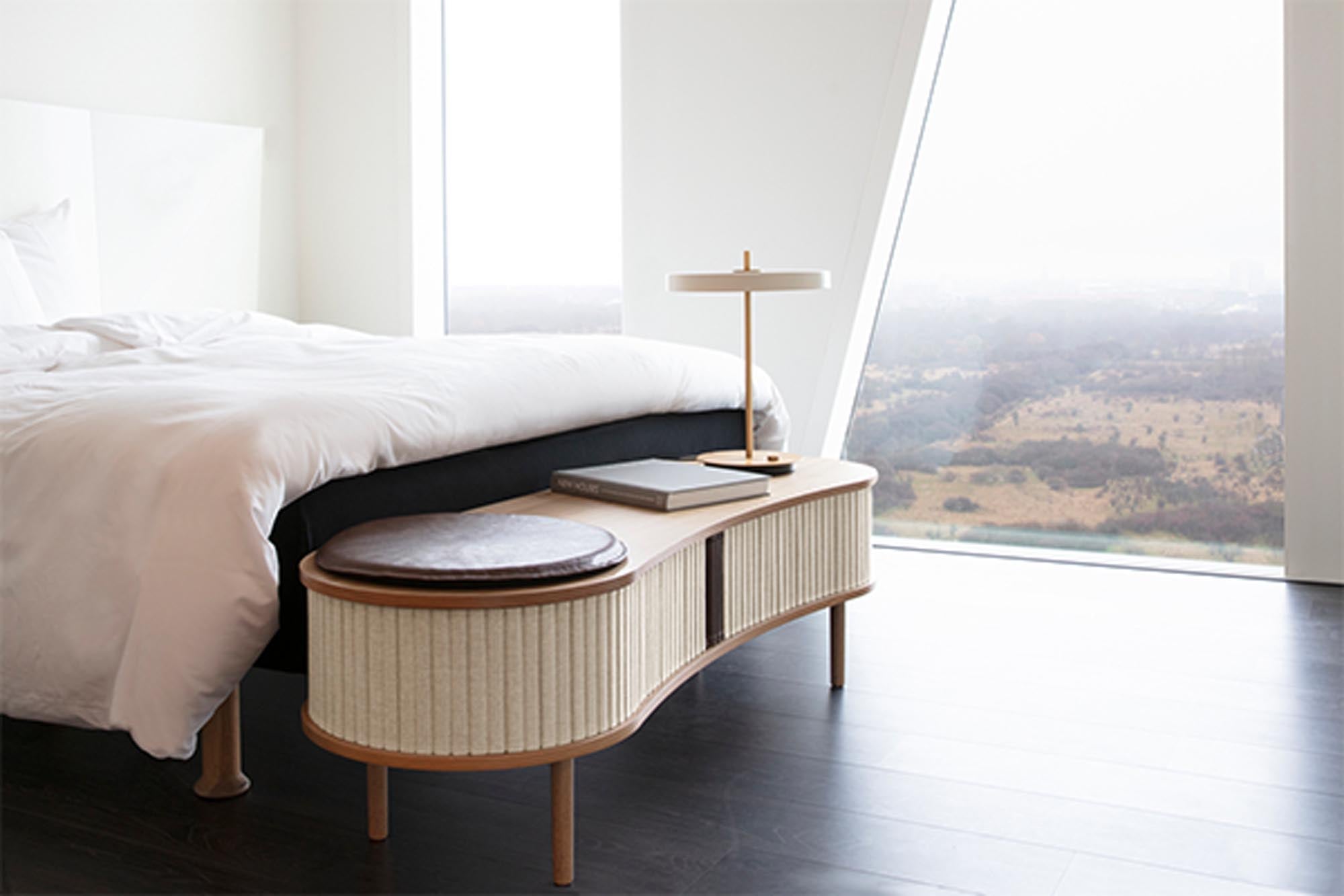 Elegante TV-Bank Audacious von Umage: skandinavisches Design, nachhaltige Materialien und großzügiger Stauraum für Ihr Wohnzimmer.