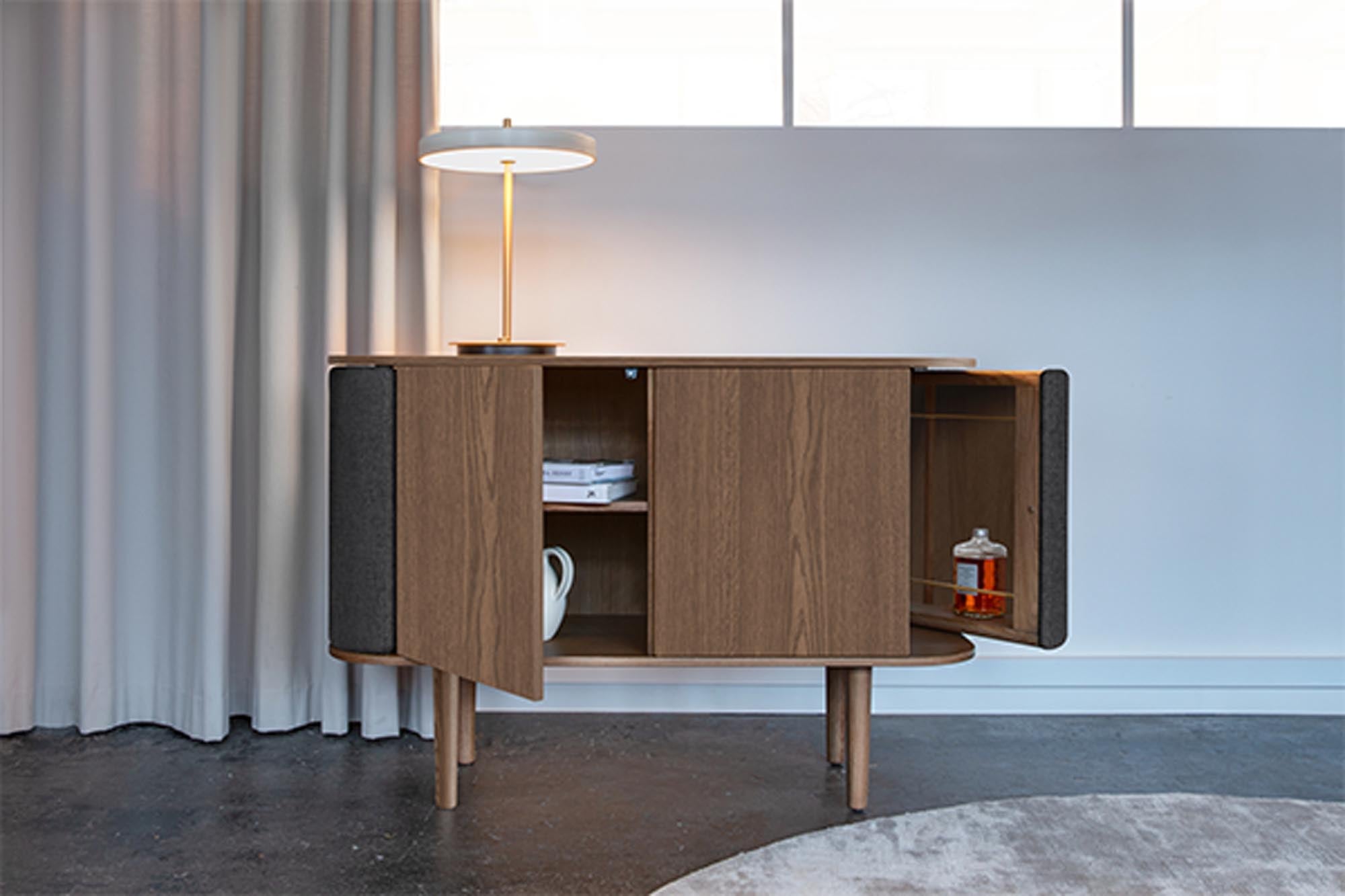 Umage Treasures Sideboard: 3 Türen für moderne Wohnkultur.