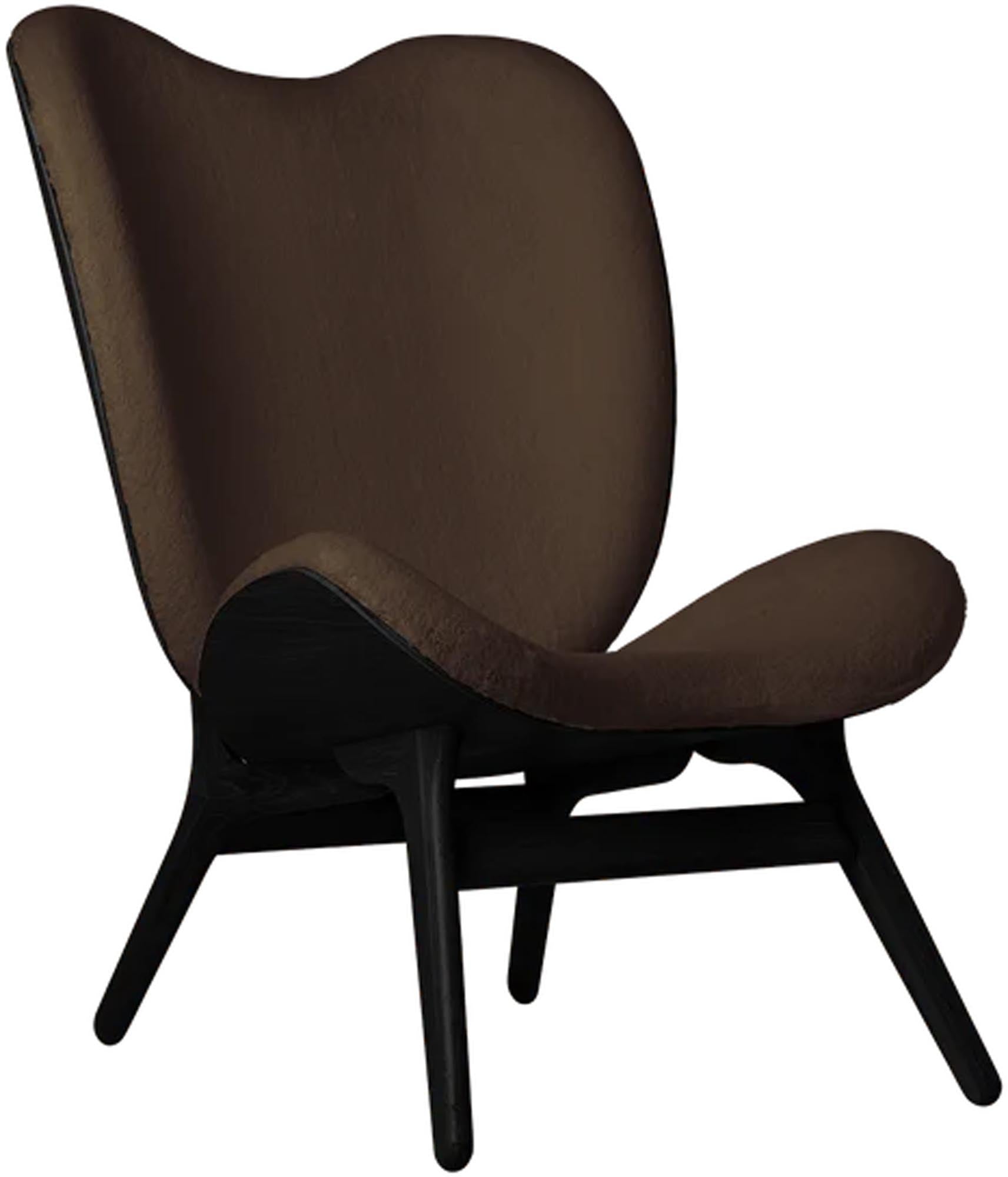 Eleganter Reader Sessel von Umage: Skandinavisches Design, hochwertiges Leder, Eichenholz, ideal zum Entspannen und Lesen.