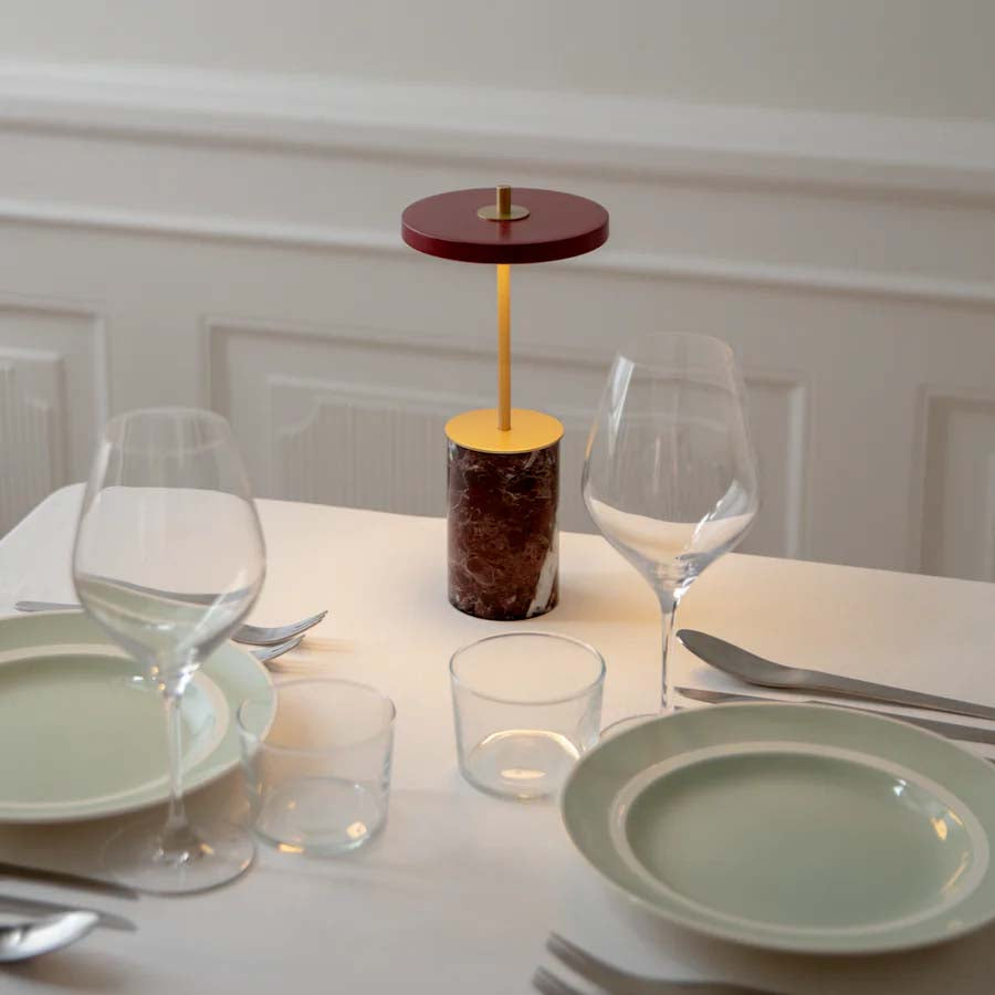 Asteria Move Mini: Kompakte, flexible LED-Leuchte von Umage.