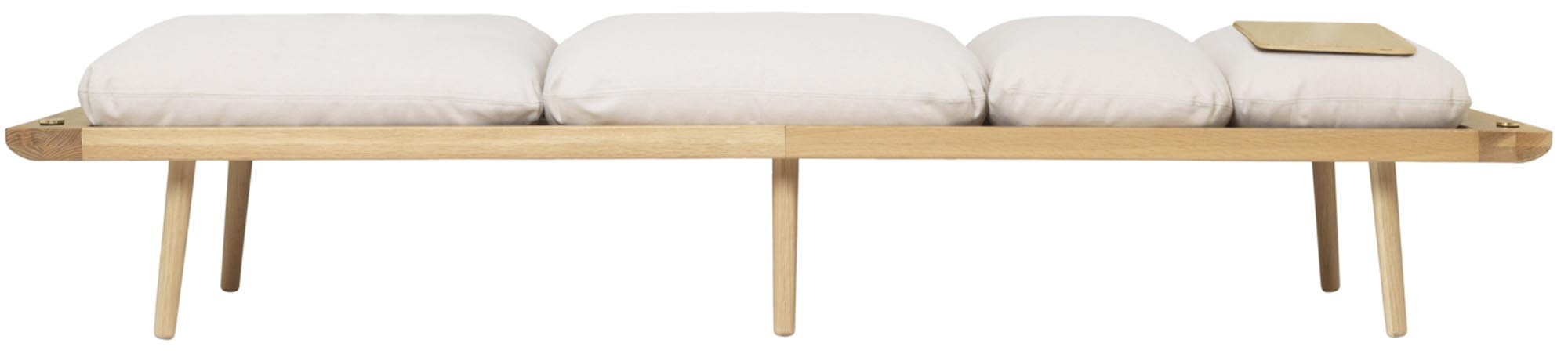 Genießen Sie entspannte Stunden auf dem Lounge Around Daybed von Umage – skandinavisches Design vereint mit höchstem Sitzkomfort.