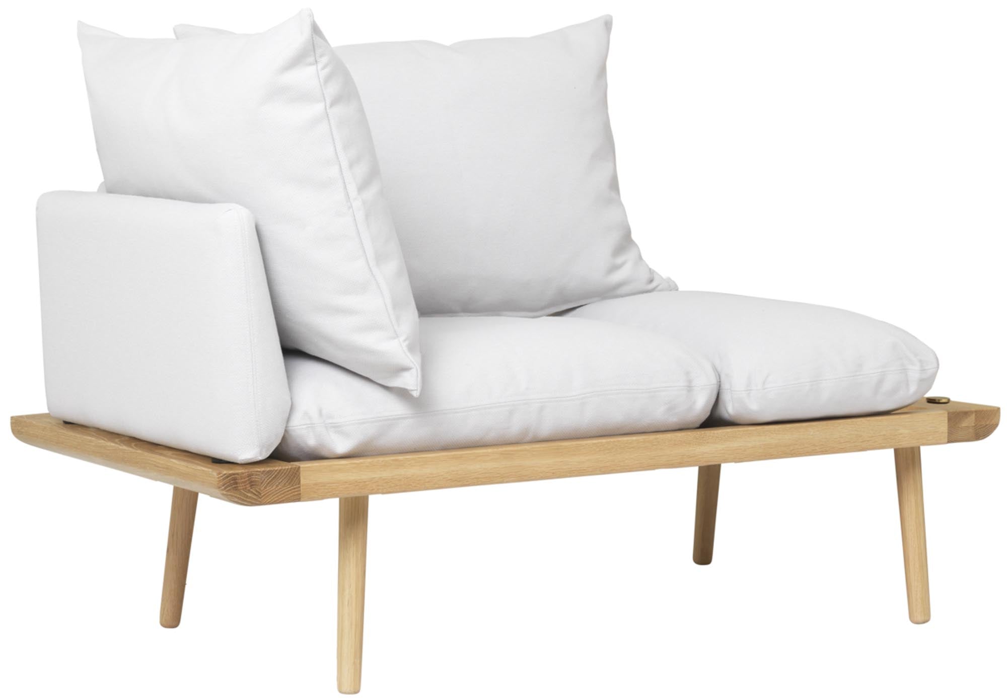 Entdecken Sie das Lounge Around 1.5-Sitzer Sofa von Umage – ein elegantes, platzsparendes Möbelstück für modernes Wohnen.