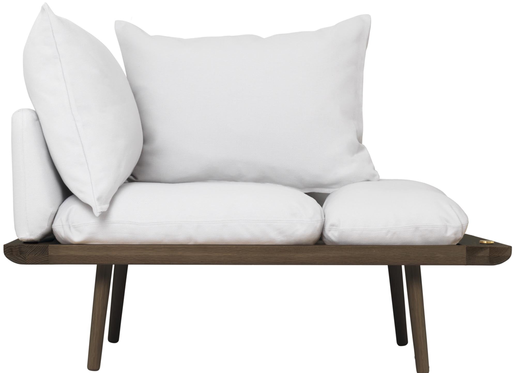 Genießen Sie das elegante Lounge Around 1.5-Sitzer Sofa von Umage – ideal für moderne Interiors und entspannte Momente.