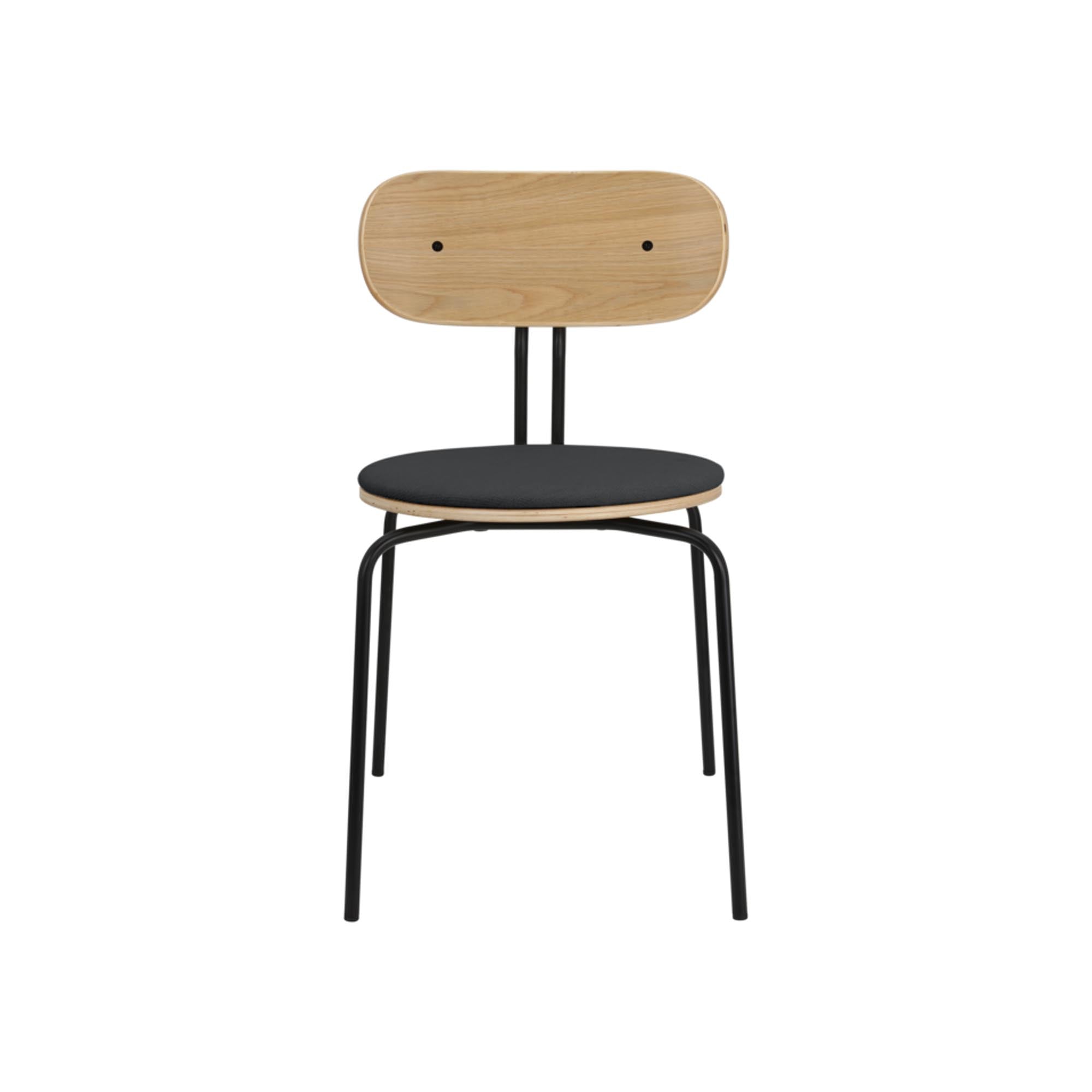 Curious Stuhl von Umage: Eleganz und Bequemlichkeit vereint.