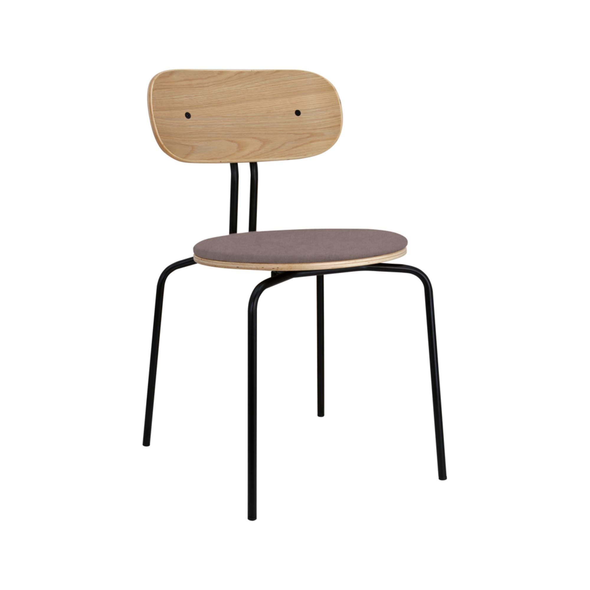 Entdecken Sie den Curious Stuhl gepolstert von Umage – skandinavisches Design trifft auf höchsten Komfort und vielseitige Einsatzmöglichkeiten.