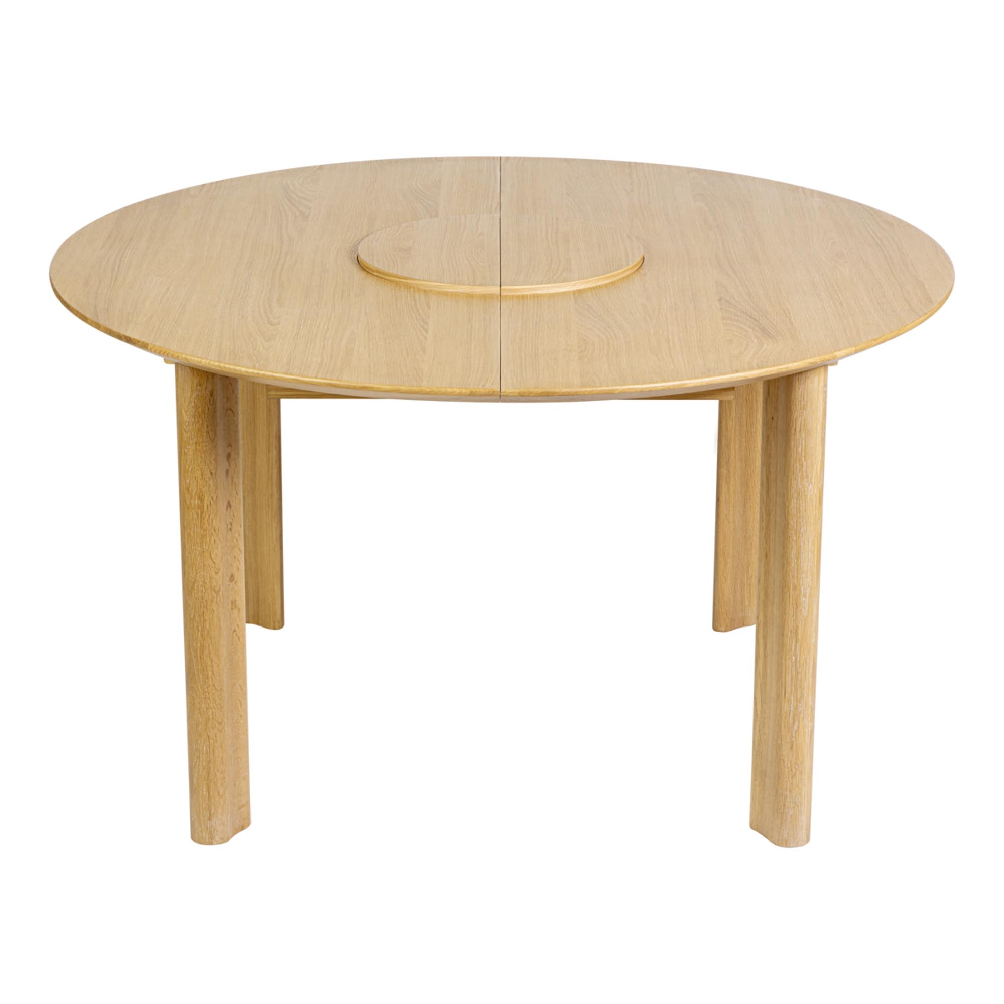 Erleben Sie den Comfort Circle Esstisch von Umage: Ausziehbar, skandinavisches Design aus heller Eiche, perfekt für stilvolle Esszimmer und gesellige Runden.