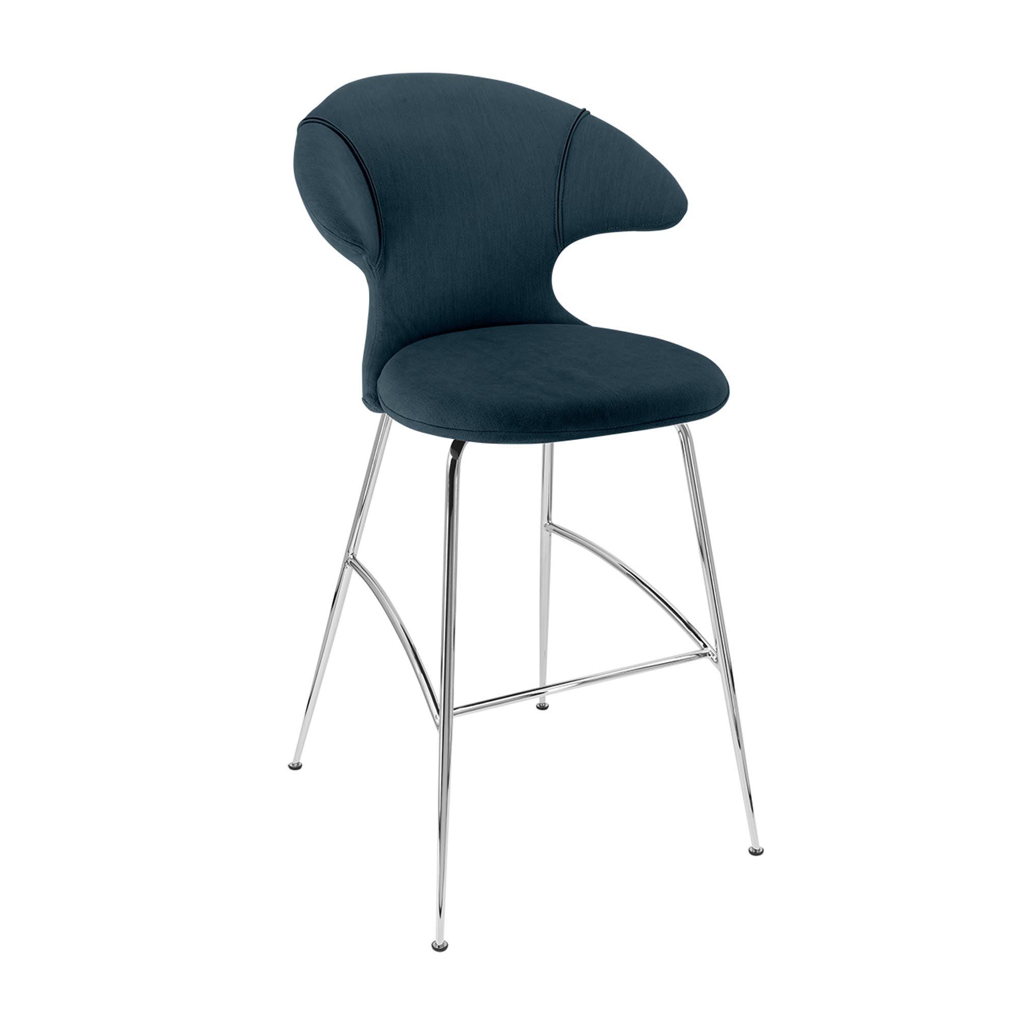 Entdecken Sie den Time Flies Barstuhl von Umage – skandinavisches Design trifft auf höchsten Komfort und zeitlose Eleganz für Ihr Zuhause.