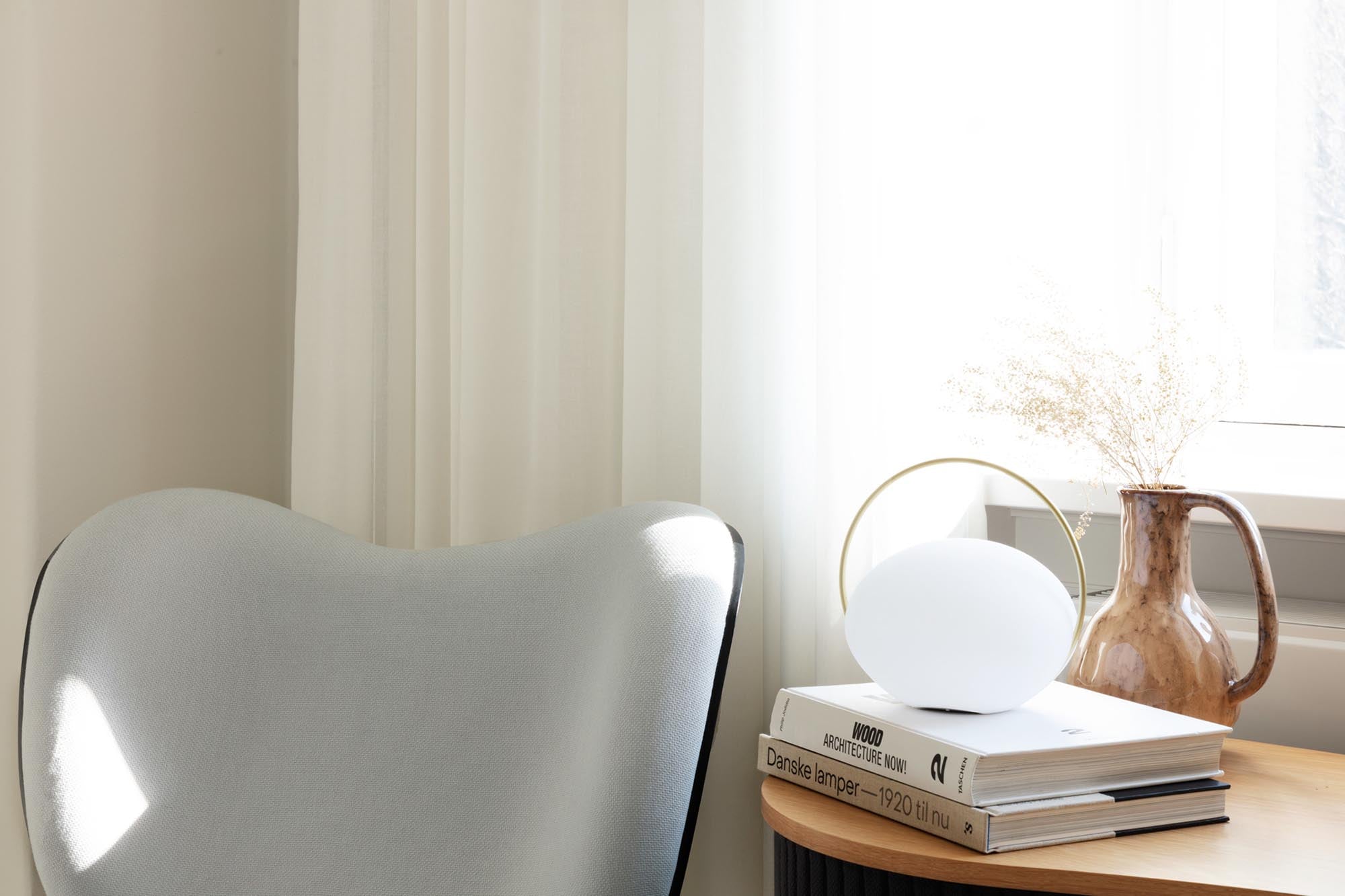 Orbit Tischleuchte von Umage: Zeitlose Beleuchtung mit skandinavischem Flair.