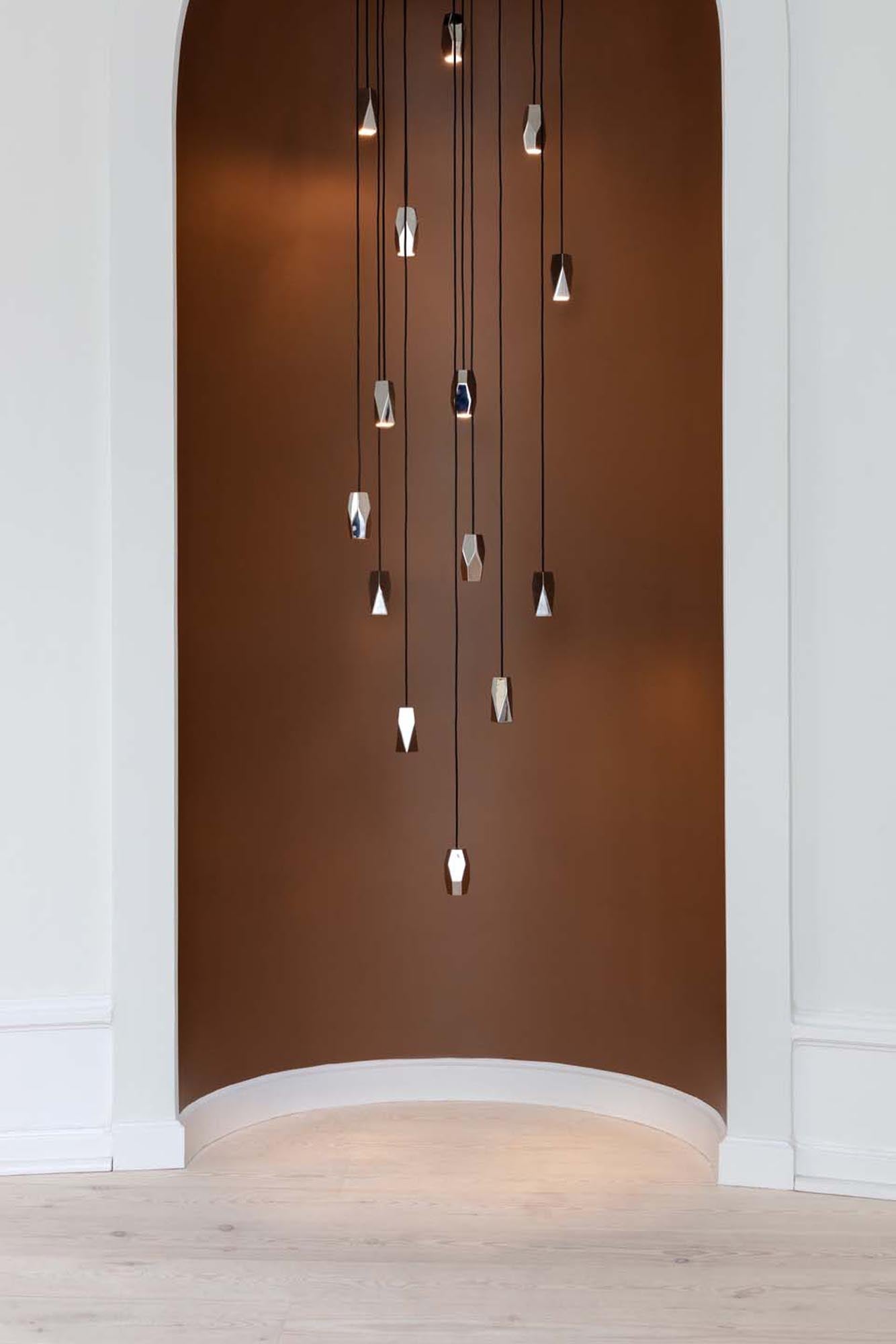 Der Brighter Days Lampenschirm von Umage bringt modernes Design und warmes Licht in jeden Raum, ideal für stilvolle Beleuchtung.