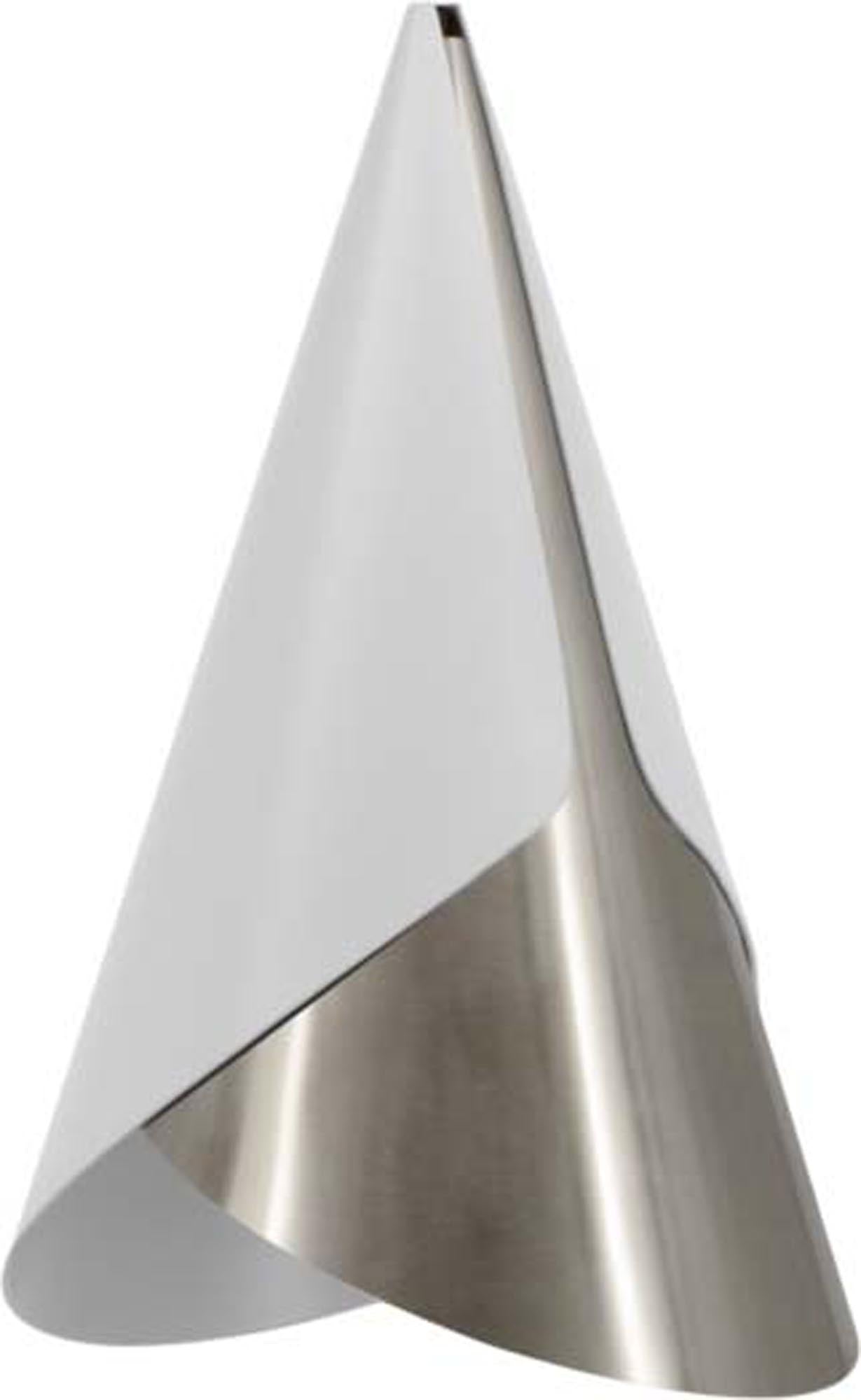 Entdecken Sie den flexiblen Cornet Lampenschirm von Umage – skandinavische Eleganz trifft auf individuelle Beleuchtungslösungen.