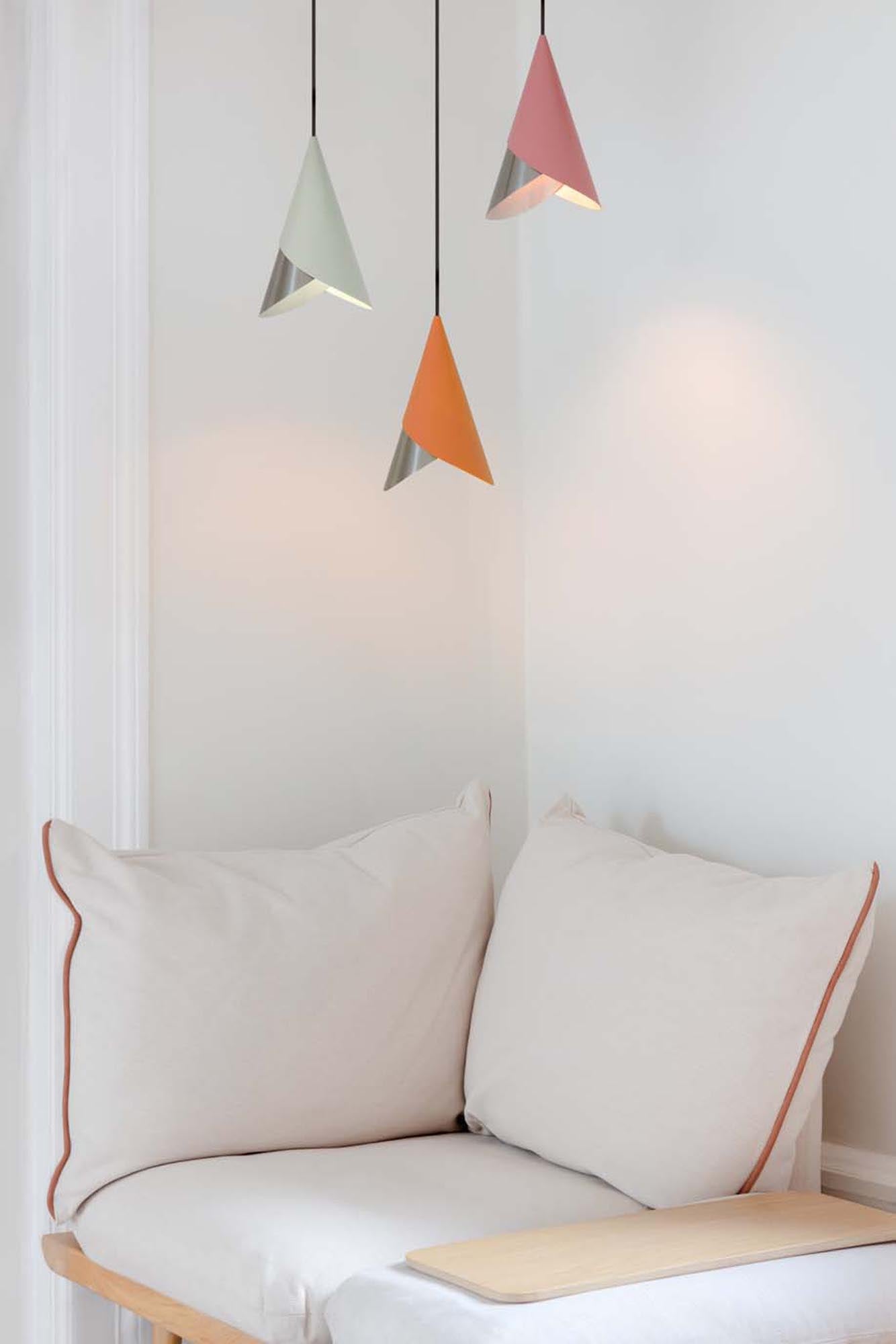 Entdecken Sie den Cornet Lampenschirm von Umage – ein elegantes Design-Highlight in 16 Farben für stimmungsvolle Akzente in jedem Raum.