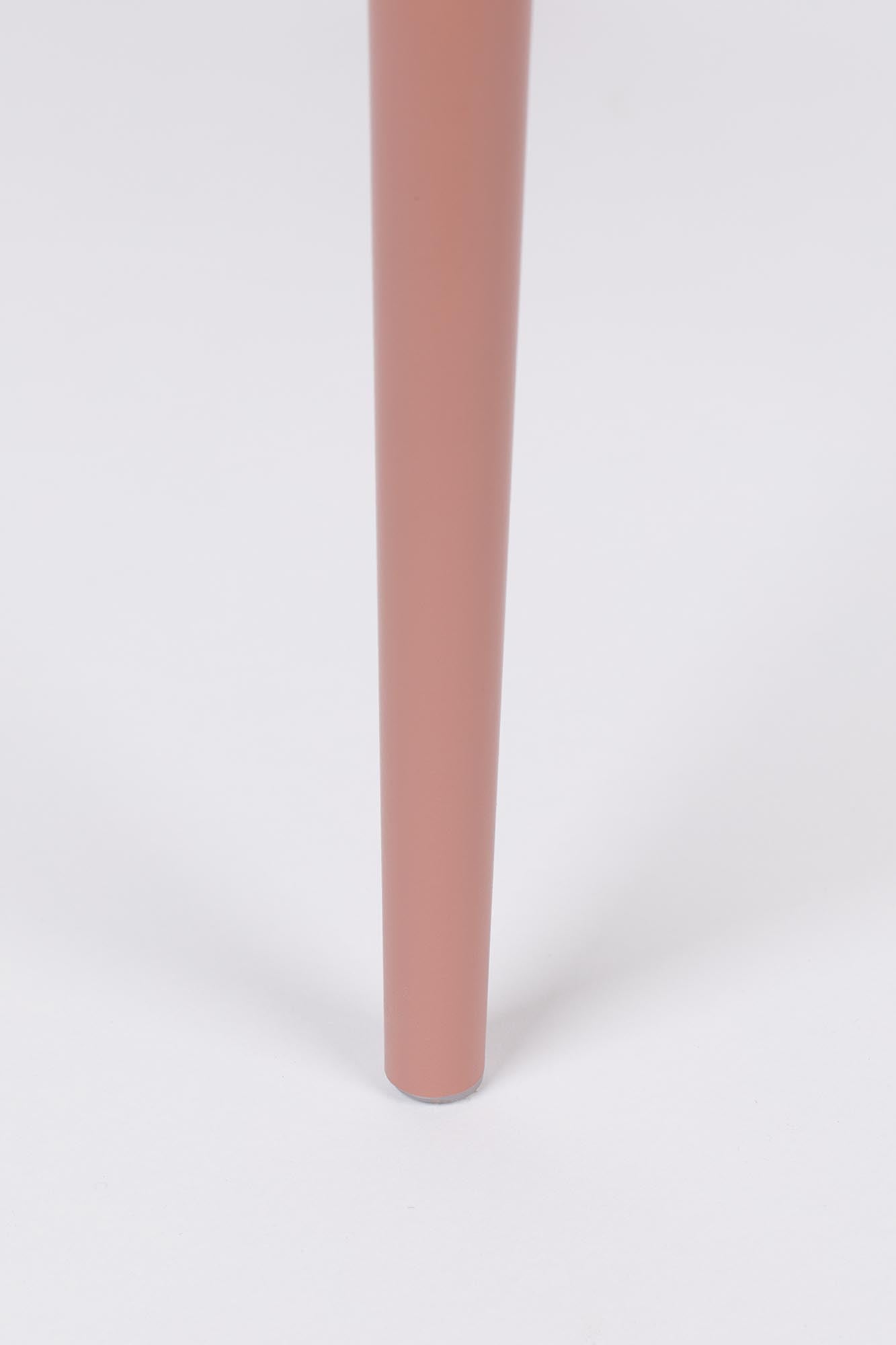 Der Stuhl PIP von White Label Living besticht durch modernes, stilvolles Design mit klaren Linien und ergonomischem Komfort. Vielseitig einsetzbar in Esszimmer, Büro oder Wohnbereich, erhältlich in verschiedenen Farben. Mindestbestellmenge: 2 Stk.