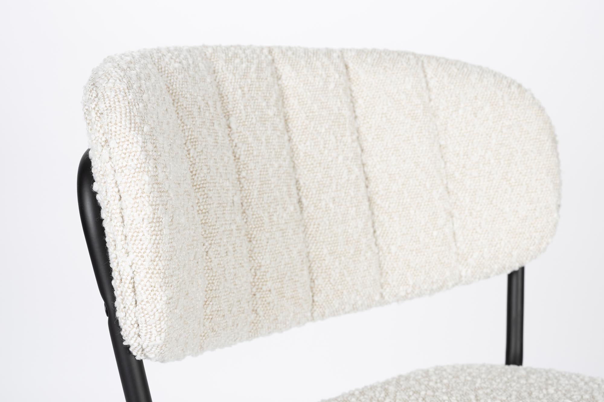 Der Barstuhl Jolien vereint elegantes Design mit optimalem Sitzkomfort. Wählen Sie aus verschiedenen Farben für Ihre perfekte Einrichtung.