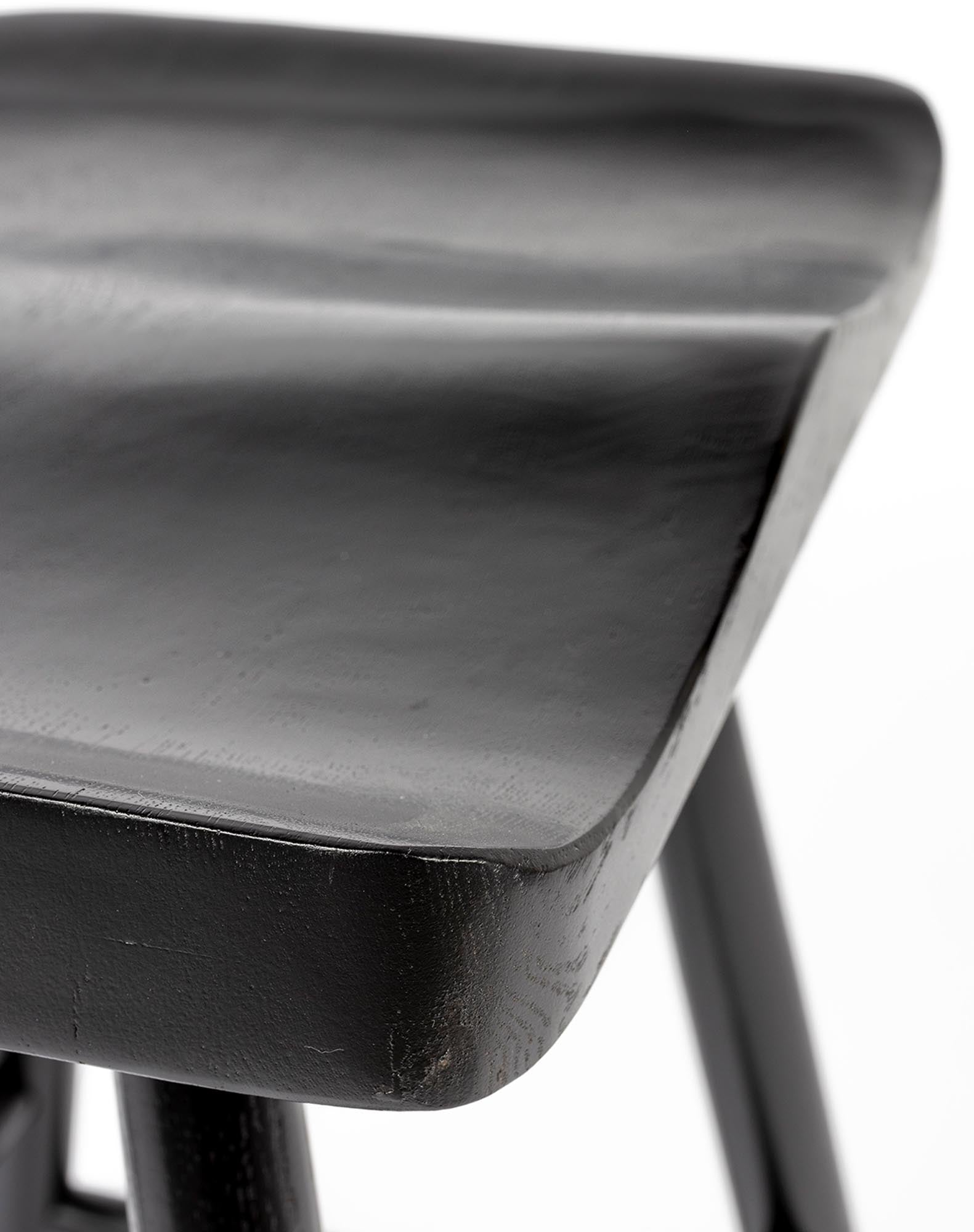 Barstuhl VANDER: Stilvoller Sitzkomfort für moderne Wohnräume.