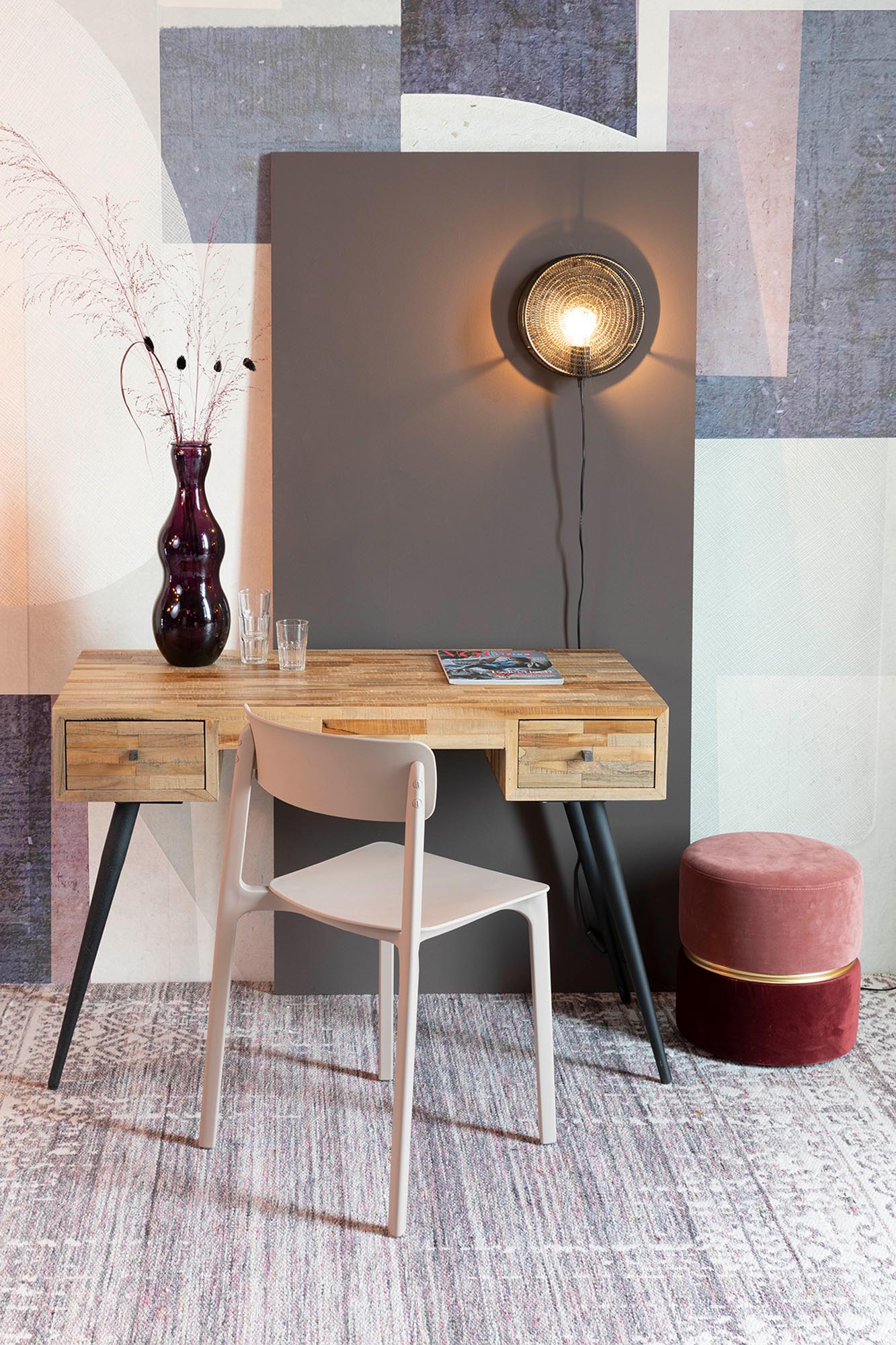 Schreibtisch LEO von White Label Living: Elegantes, minimalistisches Design, langlebige MDF- und Holzmaterialien, ideal für Home Office und kreative Räume.
