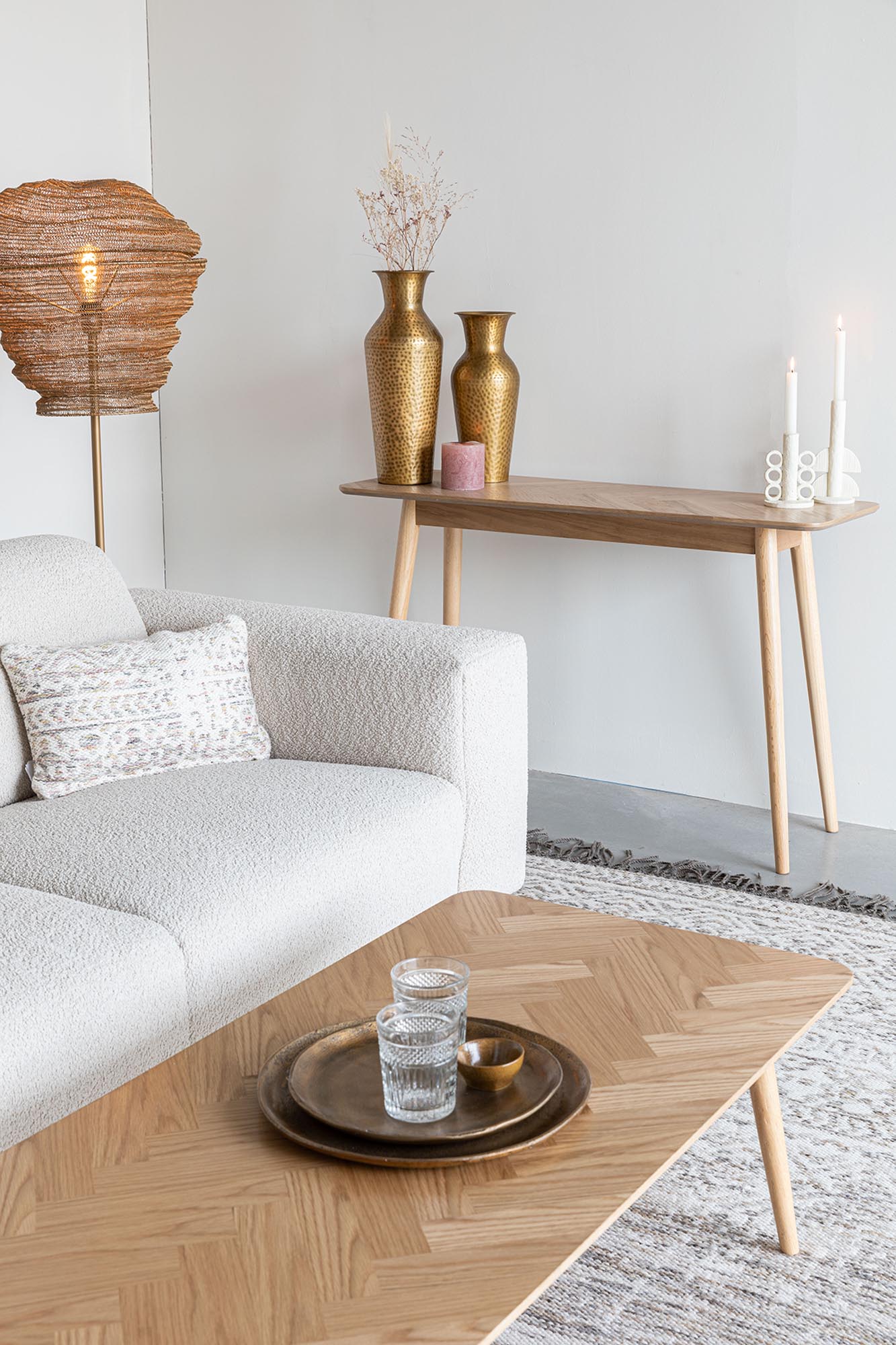 Moderner Konsolentisch Fabio von White Label Living: Stilvoll, funktional und perfekt für kleine Räume. Erhältlich in verschiedenen Farben.