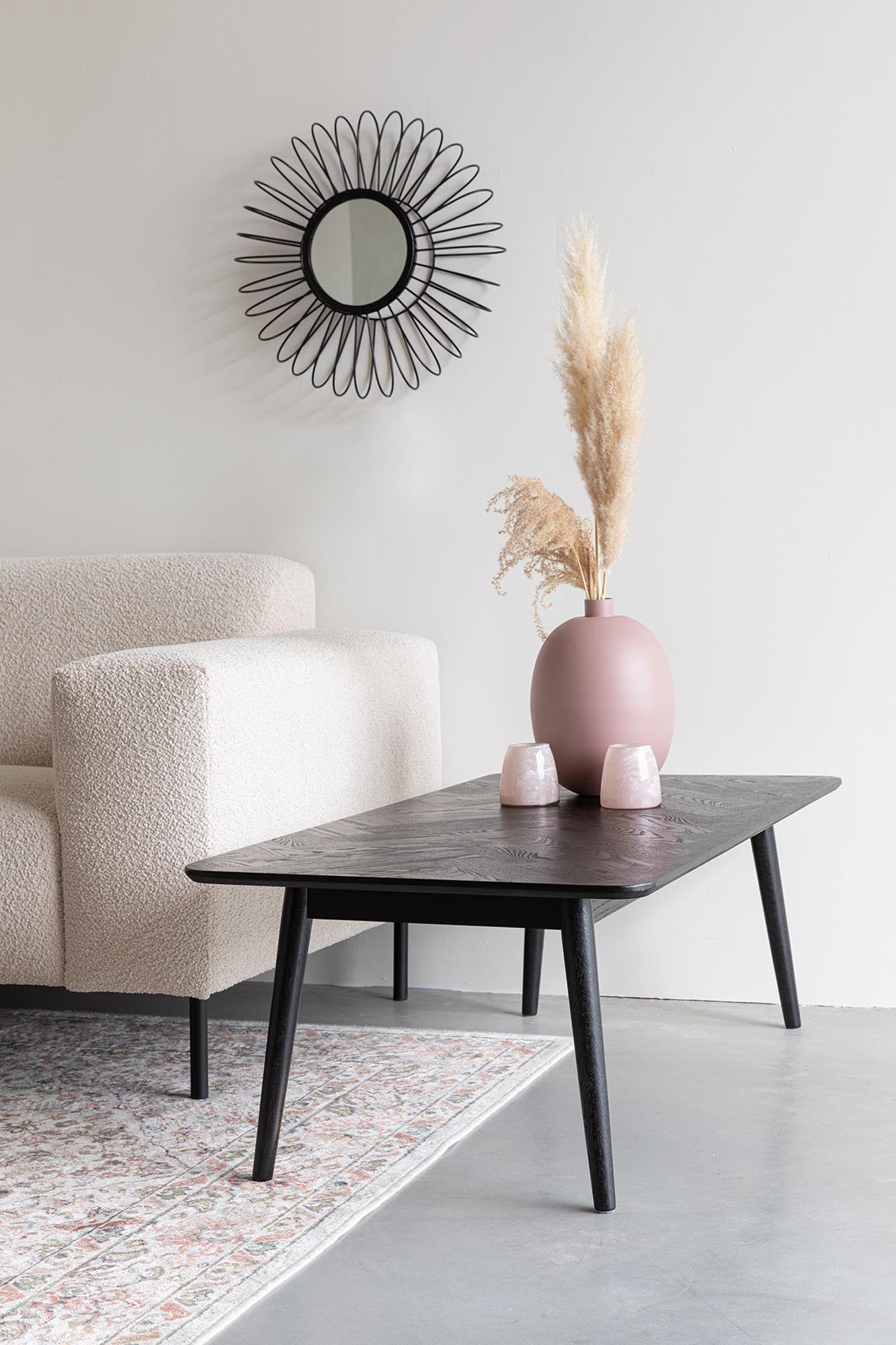 Eleganter Beistelltisch Fabio: Minimalistisches Design, hochwertiges Holz, vielseitig einsetzbar im Wohnzimmer oder Büro.