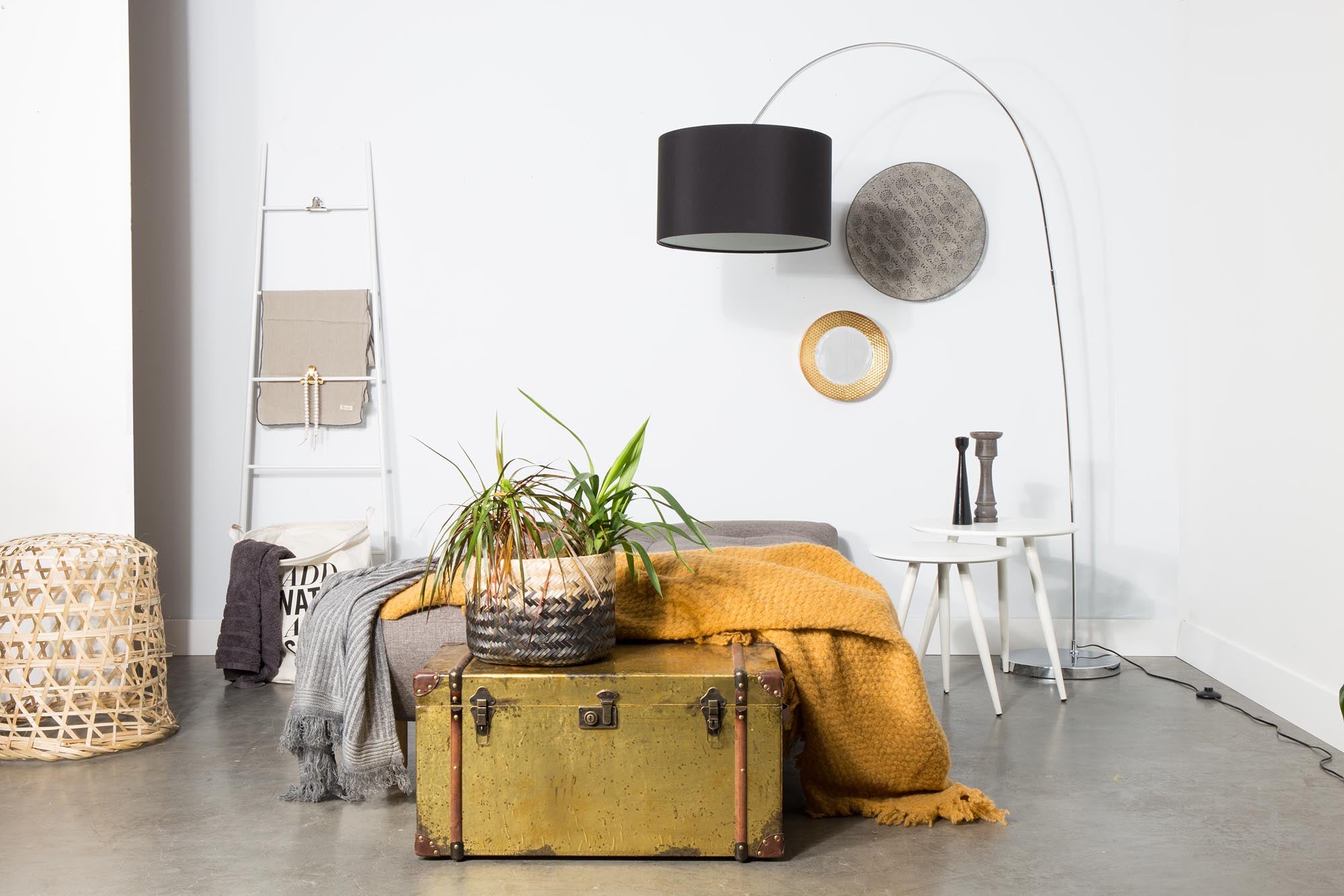 Elegantes Beistelltisch-Set Daven: Modern, vielseitig, in Weiss oder Schwarz. Perfekt für Bücher, Getränke, Deko.