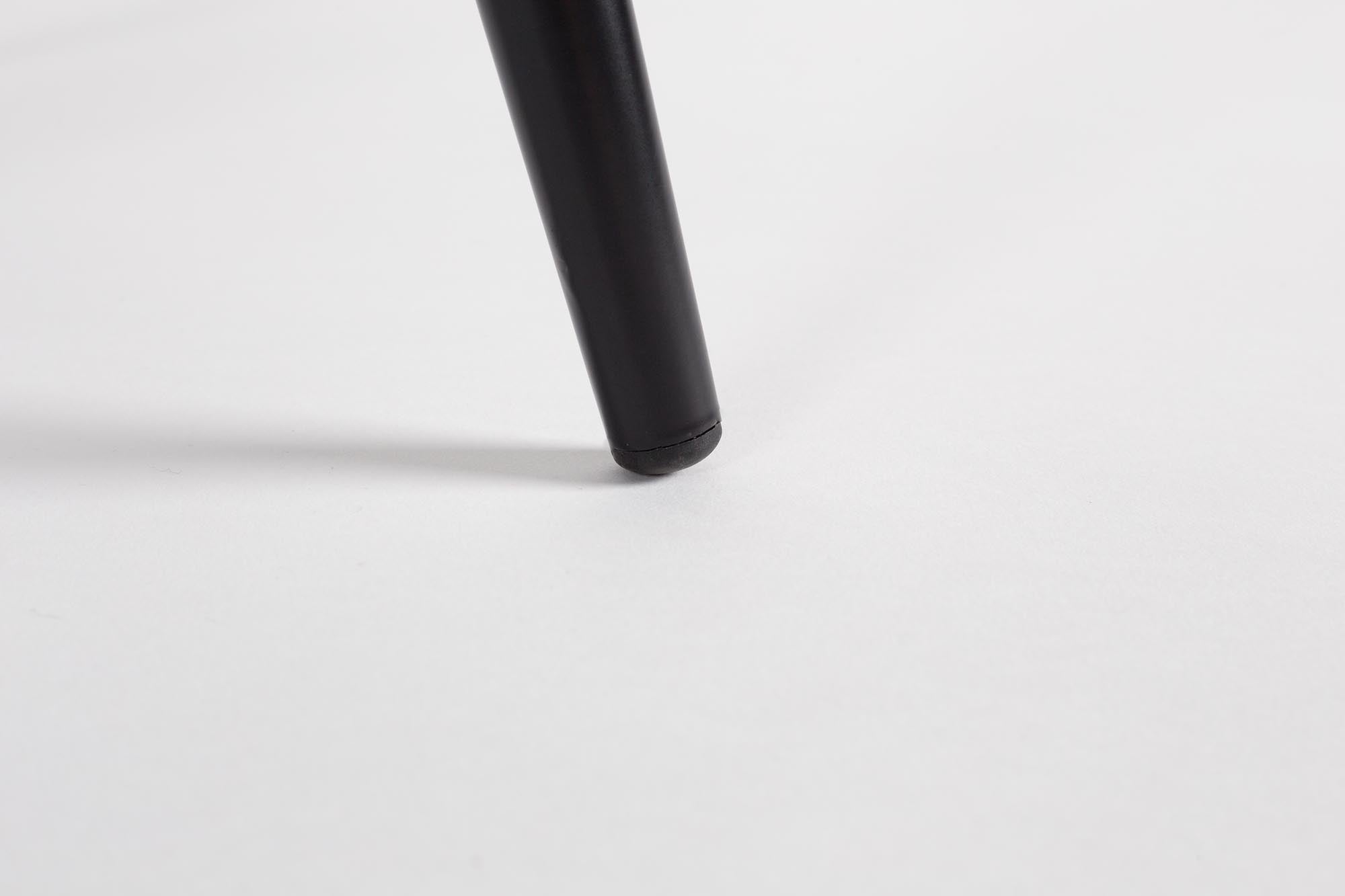 Elegantes Daven Tisch-Set von White Label Living für zeitlose Räume.