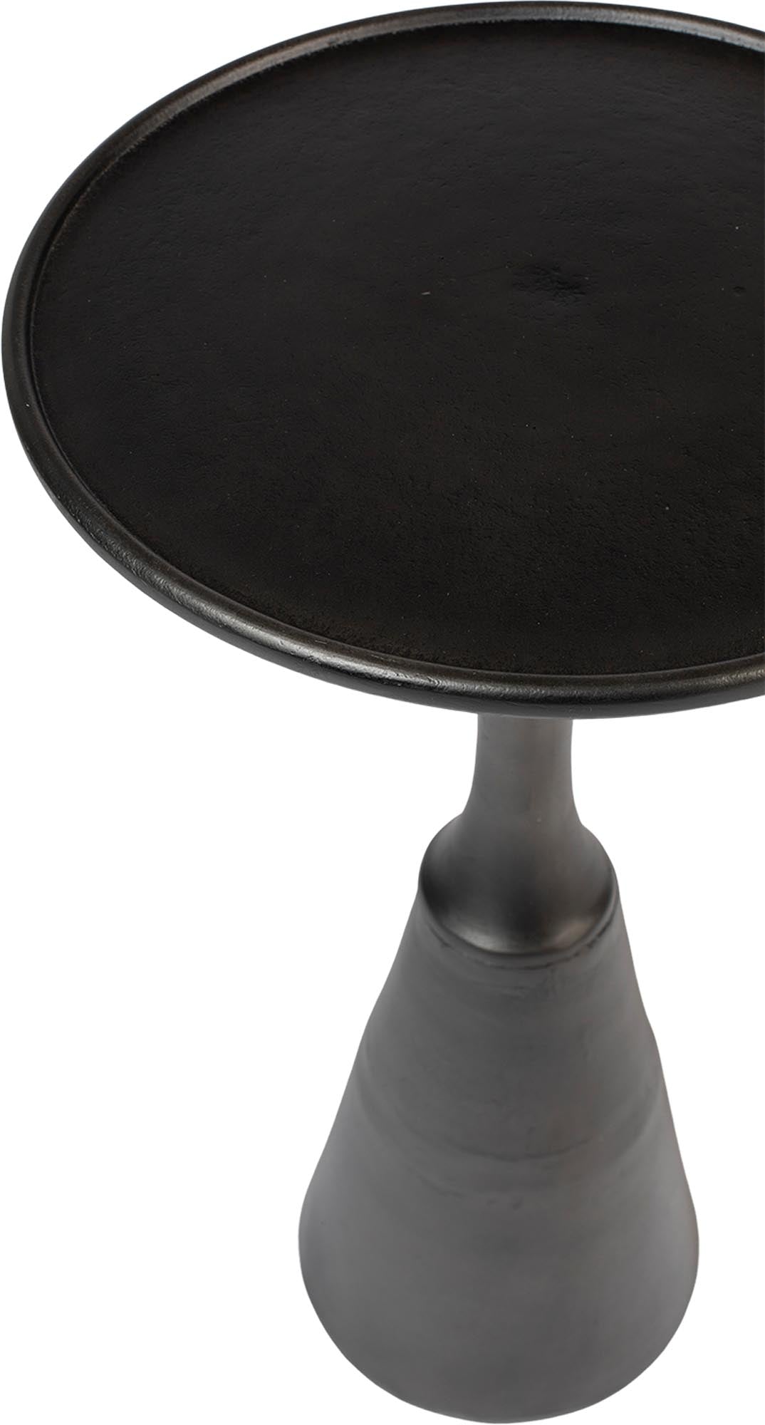 Beistelltisch Noah von White Label Living: Eleganter Tisch mit praktischer Ablage, perfekt für Wohnräume, Schlafzimmer und Flure. Vielseitig und modern.