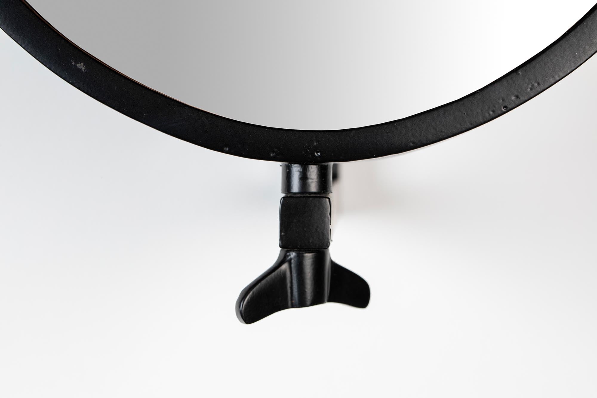 Erleben Sie den stilvollen "Lara" Spiegel von White Label Living – ein elegantes Accessoire, das Licht reflektiert und Räume optisch vergrößert.