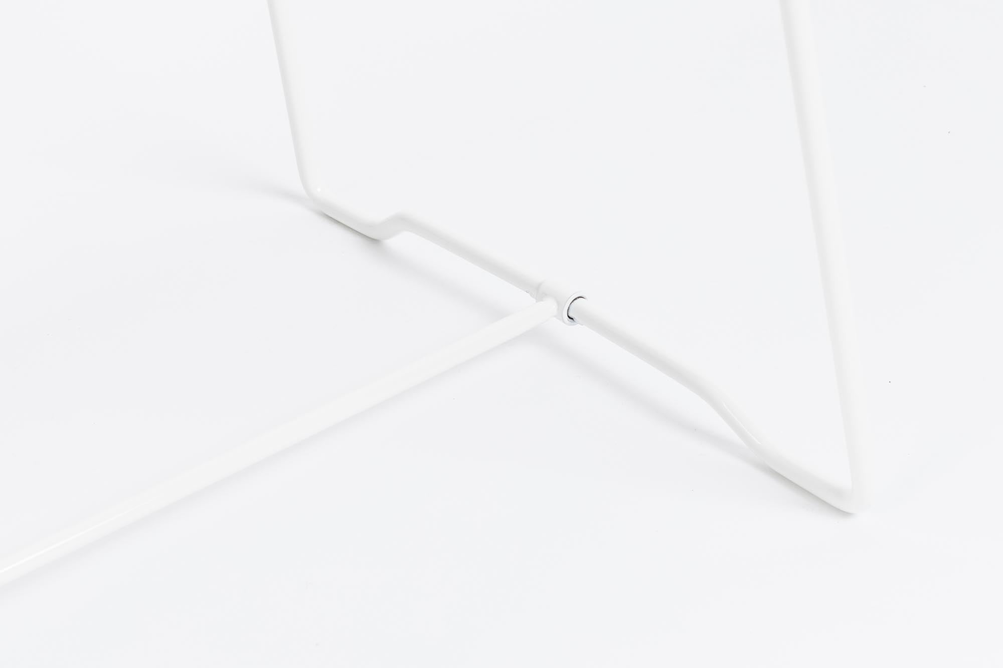 Eleganter Standspiegel von White Label Living, ideal für jeden Raum. Hochwertige Materialien und modernes Design vereinen Funktionalität und Stil.