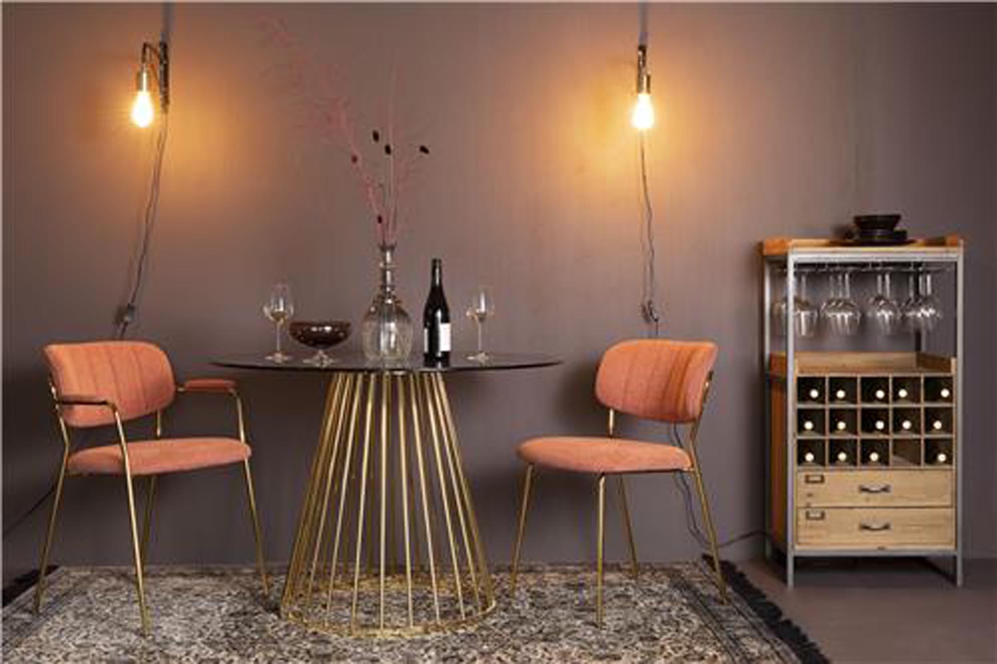 Stilvoller Esstisch FLORIS von White Label Living, gefertigt aus robustem Eichenholz. Perfekt für gesellige Runden und pflegeleicht.