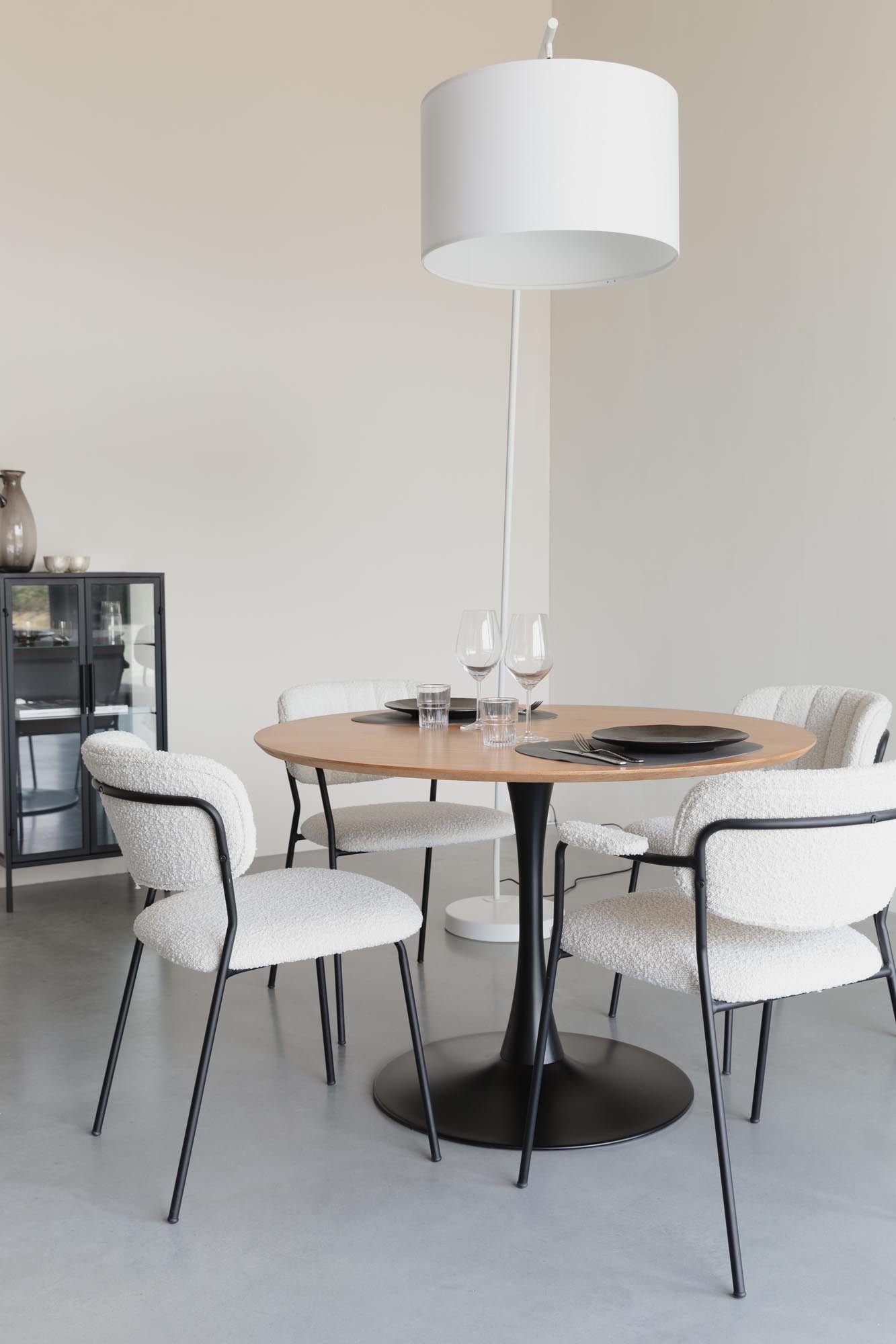 Erleben Sie den Esstisch Raku von White Label Living: stilvolles Design, langlebige Materialien und ideal für gesellige Anlässe.