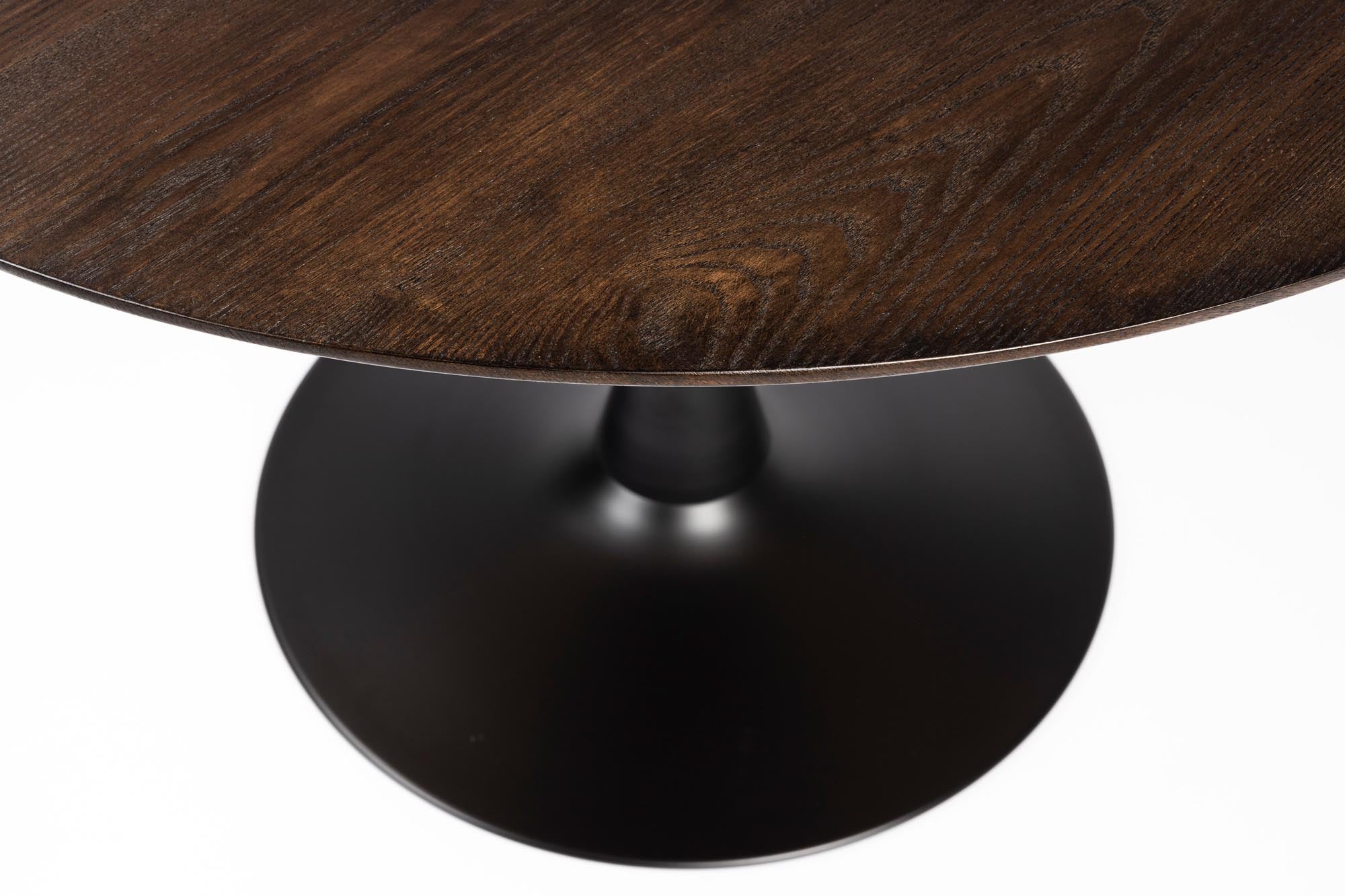 Der Esstisch Raku von White Label Living besticht durch sein modernes Design und die Verwendung langlebiger Materialien. Ideal für jedes Esszimmer.