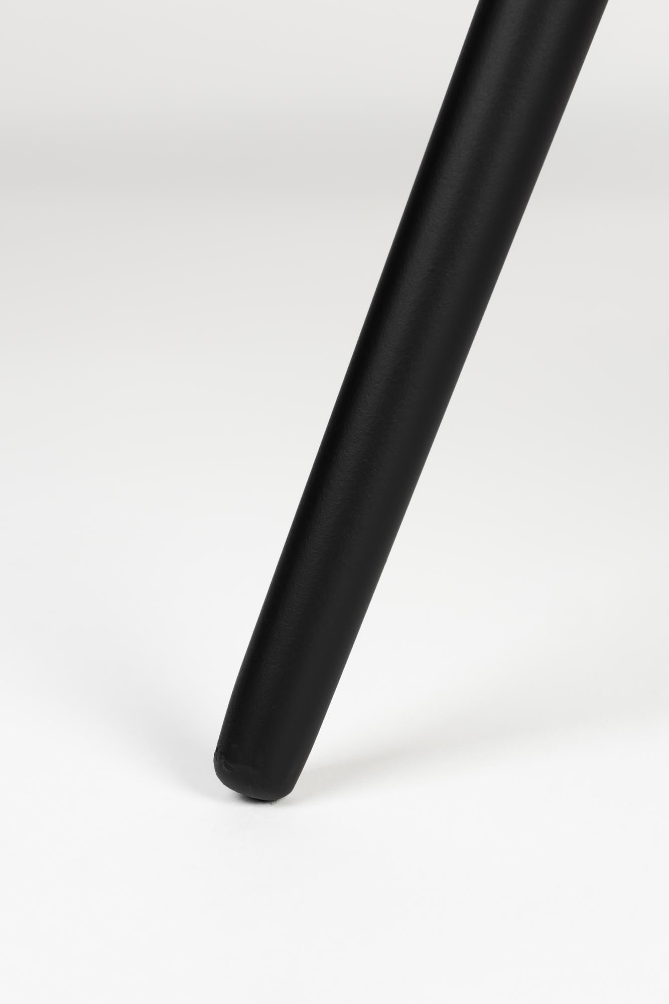 Stilvolle Teakholz-Beistelltische mit Eisenrahmen, flexibel und langlebig, für elegantes Wohnen.