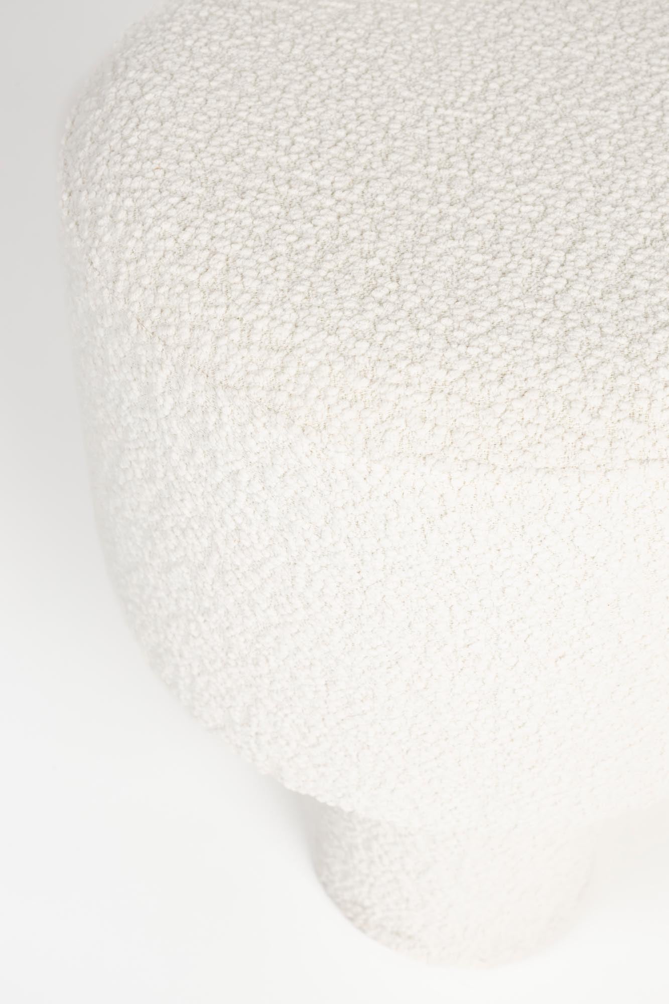 Der Hocker Marcos von White Label Living überzeugt mit stilvollem Design, erstklassiger Verarbeitung und vielseitiger Verwendbarkeit.