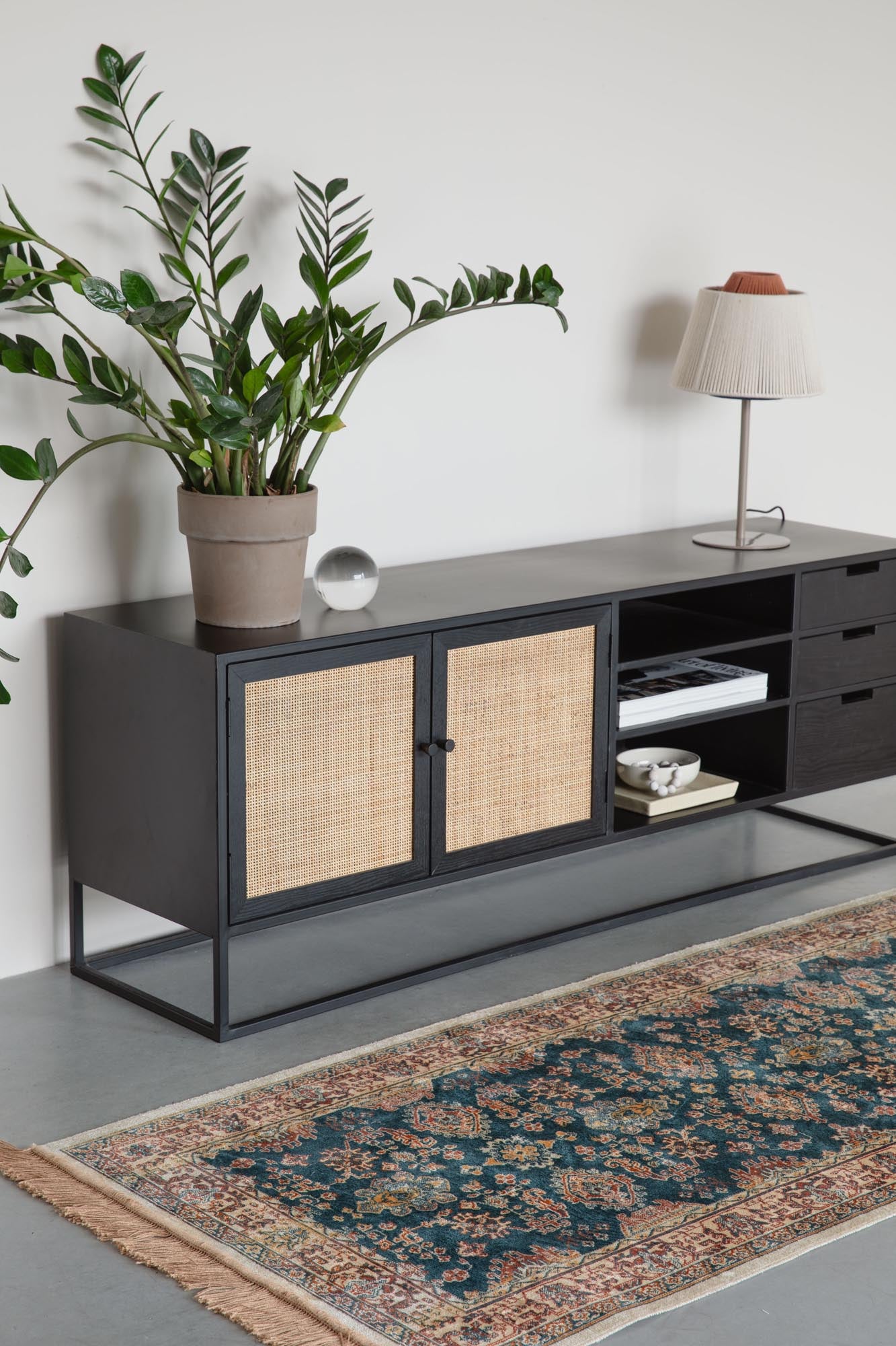 Teppich Raz 240x80 von White Label Living: Stilvoll, robust und vielseitig, ideal für moderne Wohn- und Arbeitsbereiche.