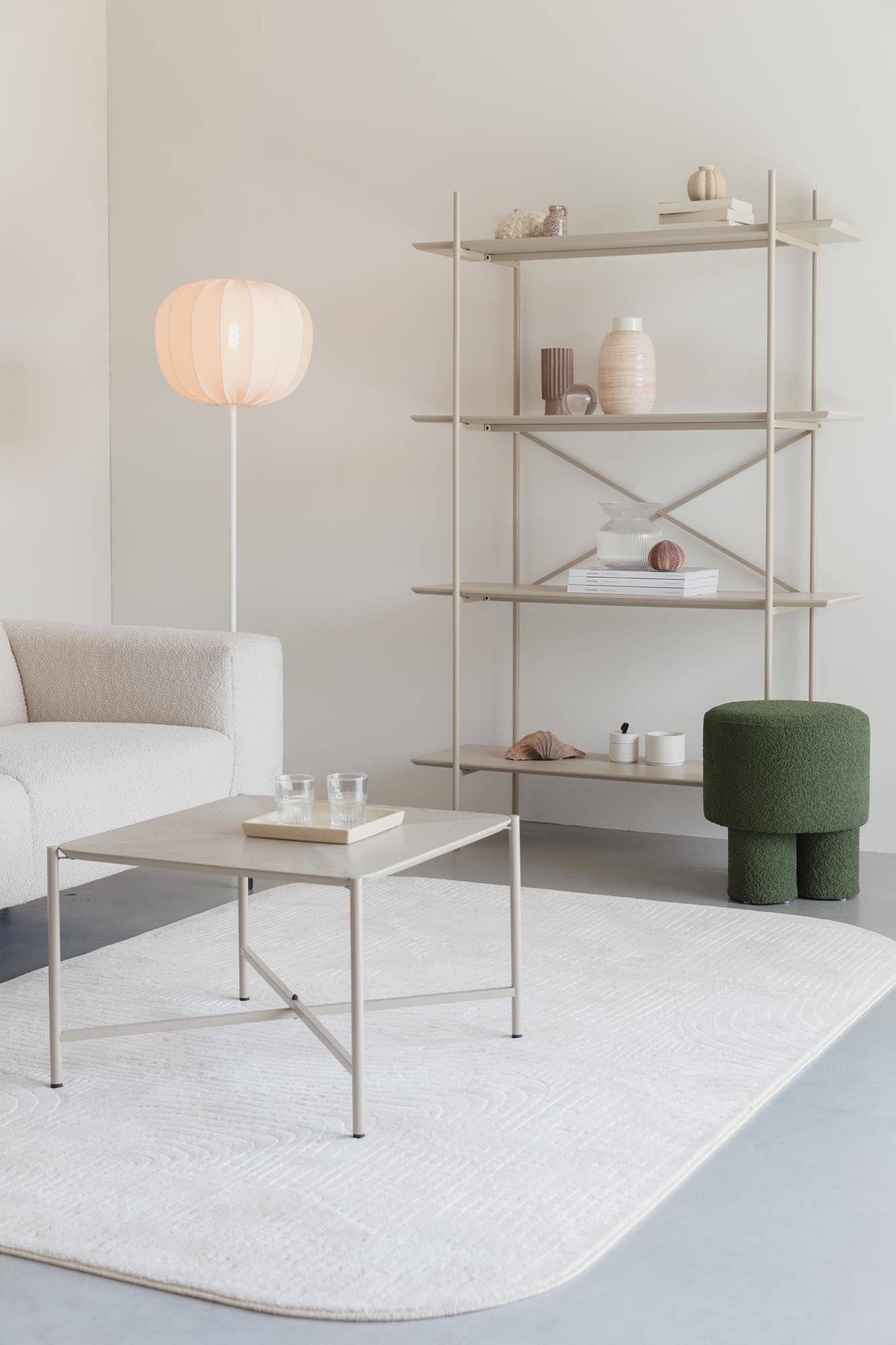 Teppich Lignes 160x230 von White Label Living: Hochwertige Materialien, vielseitig einsetzbar, gemütlich und pflegeleicht – perfektes Wohnaccessoire für jeden Raum.