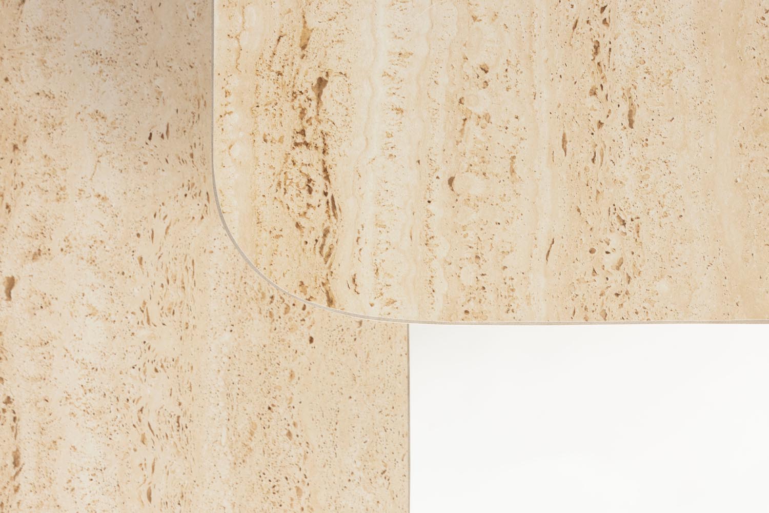 Elegantes 2-teiliges Beistelltisch-Set von White Label Living mit Keramikplatten und robustem Metallsockel – ideal für jeden Wohnstil.