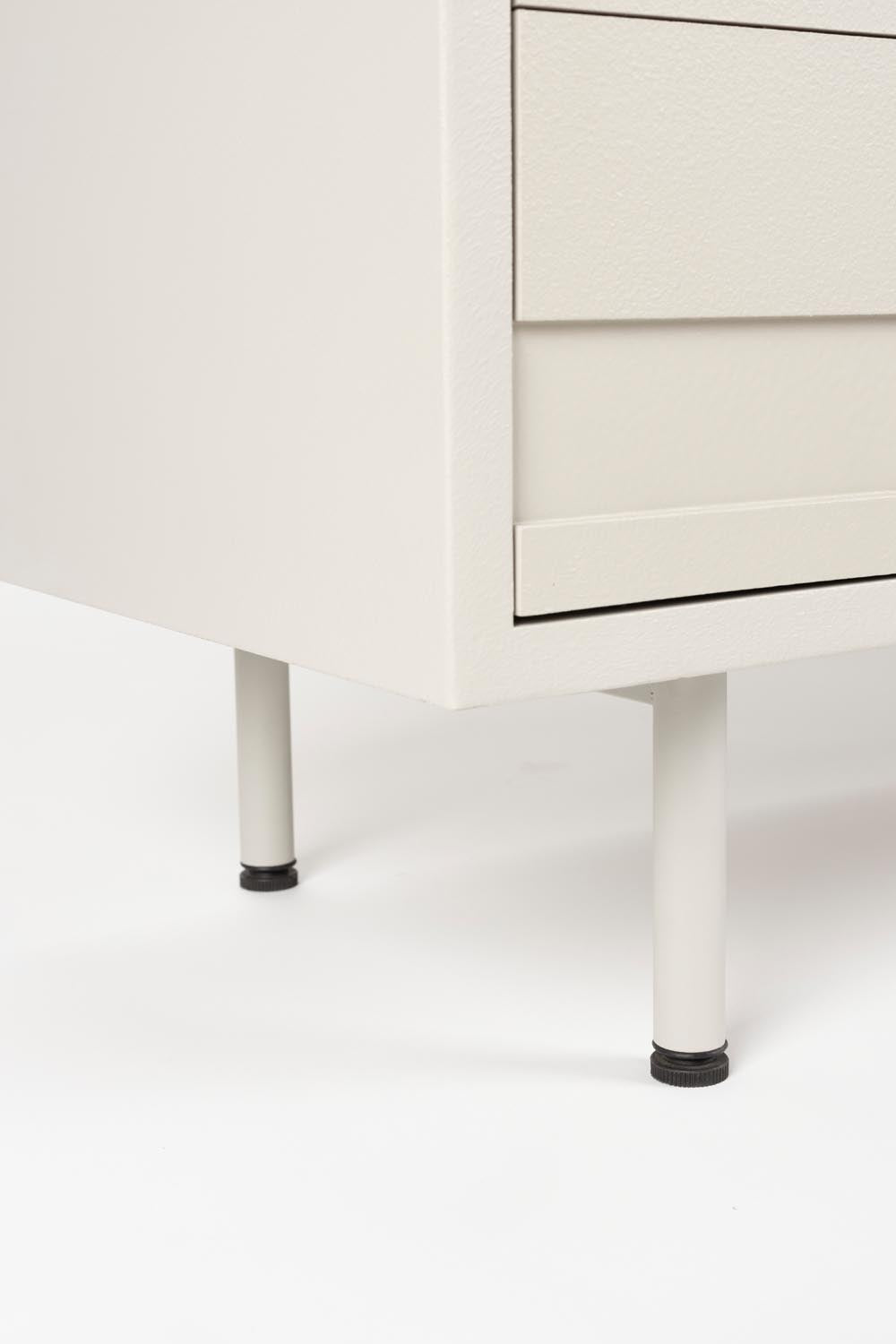 Stilvolles Sideboard Funk: Modernes Design mit praktischen Details.