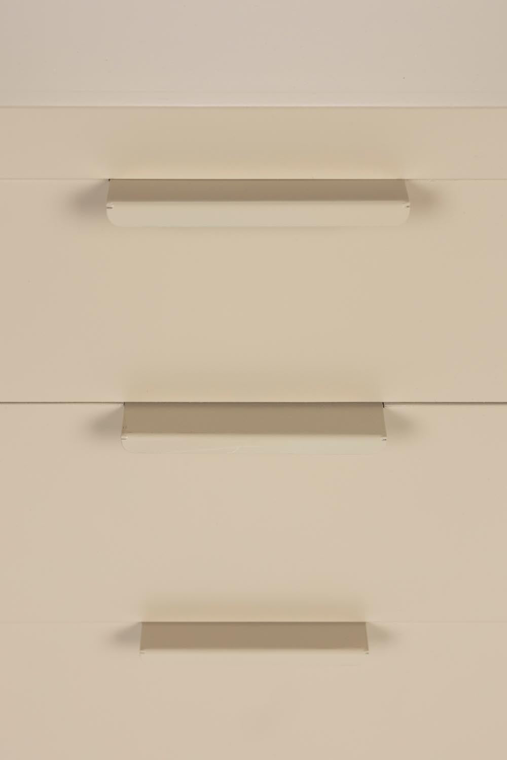 Elegantes Sideboard Kos von White Label Living: Hochwertiges MDF, großzügiger Stauraum und vielseitig einsetzbar für jedes Zuhause.