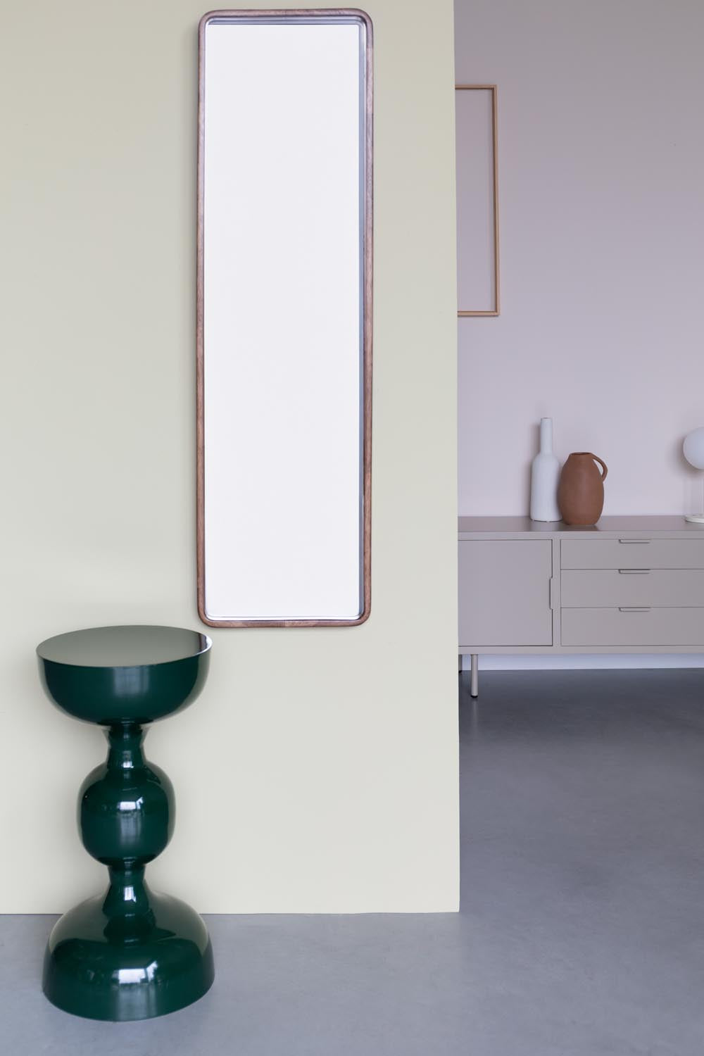 Moderner grüner Beistelltisch Lars von White Label Living.