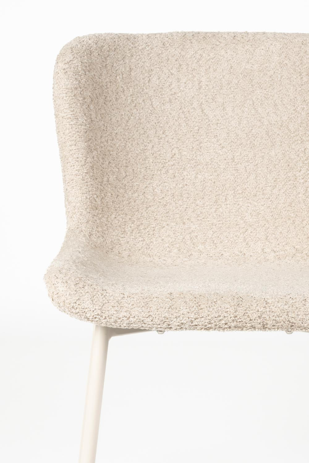 Stuhl Marion Off White: Zeitloses Design mit weichem Bouclé-Bezug.