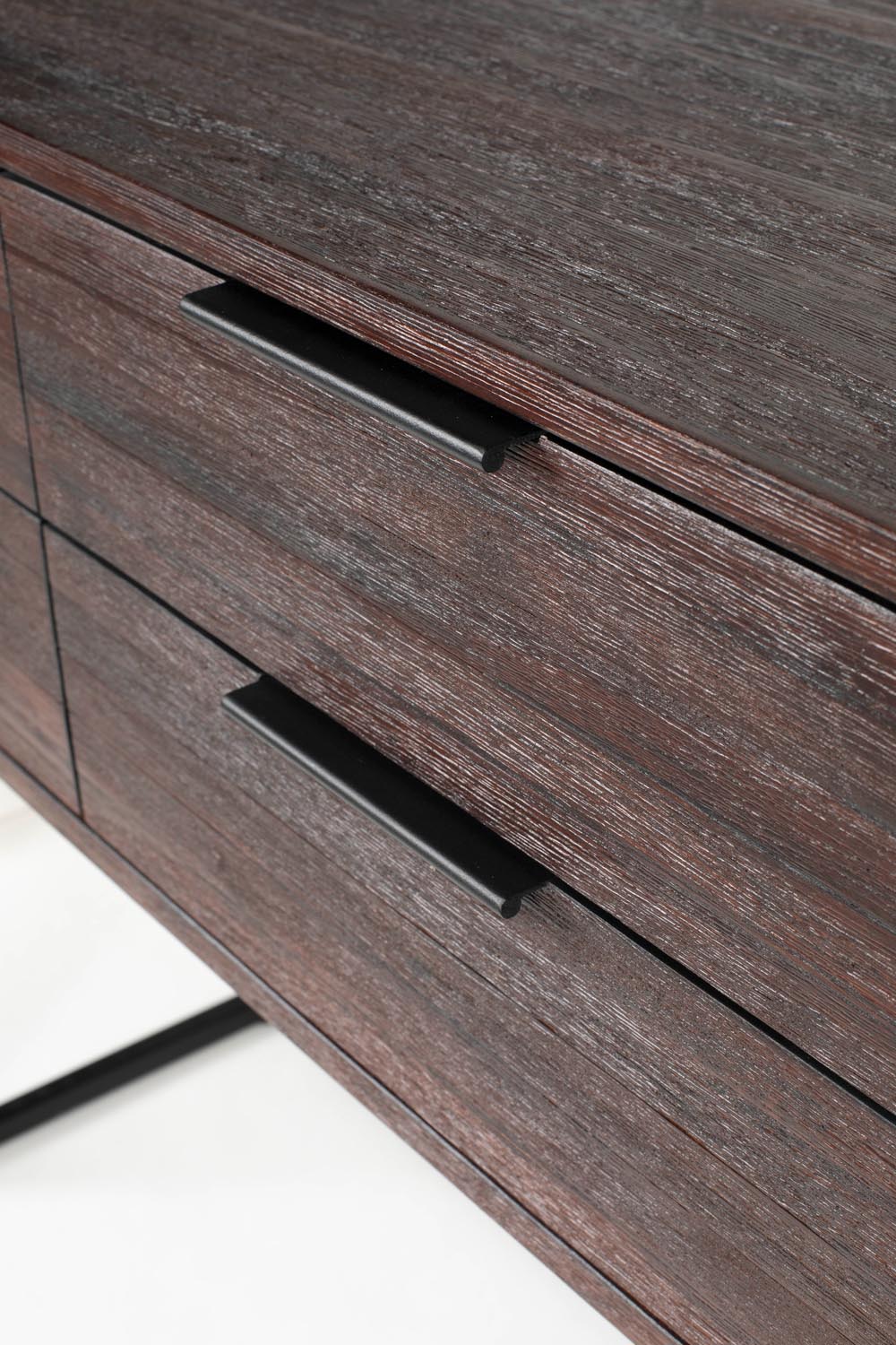 Webster Schrank L: Zeitloses Design aus hochwertigem Teakholz.