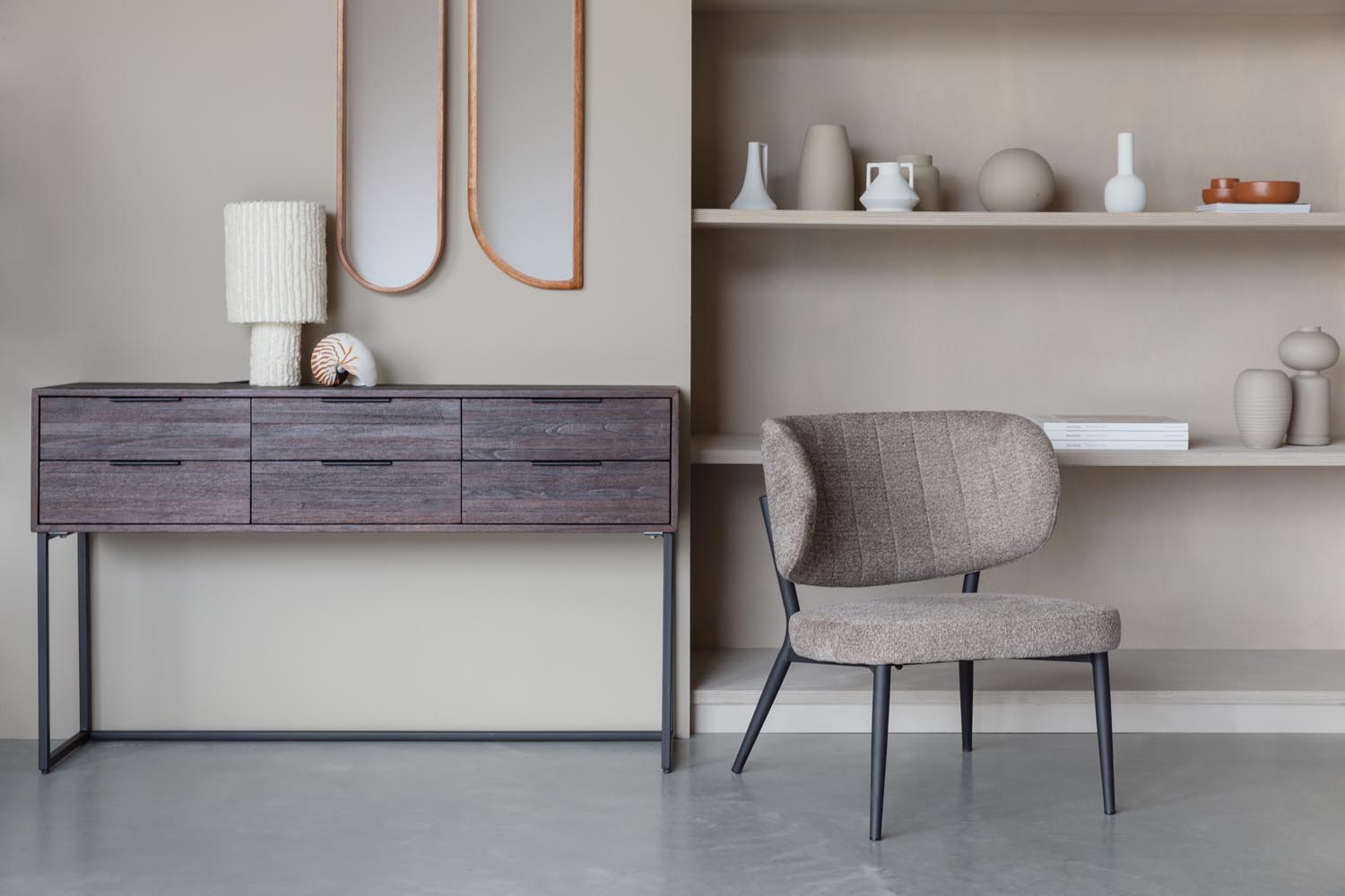 Eleganter Webster Schrank L aus Teakholz von White Label Living.