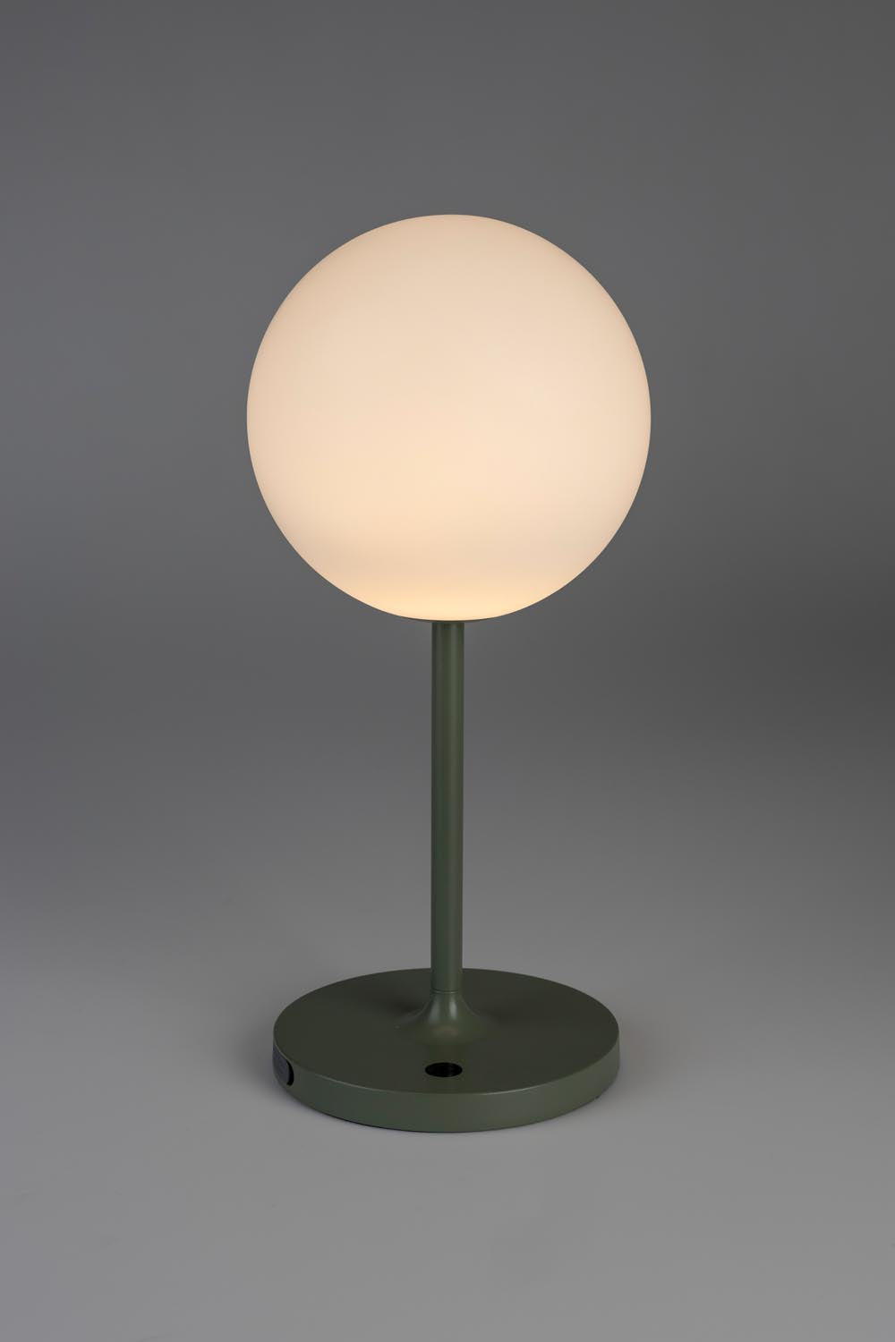 Stilvolle Tischlampe in Grün, modern und elegant, aus langlebigem Polypropylen. Perfekt für Büro und Wohnzimmer.