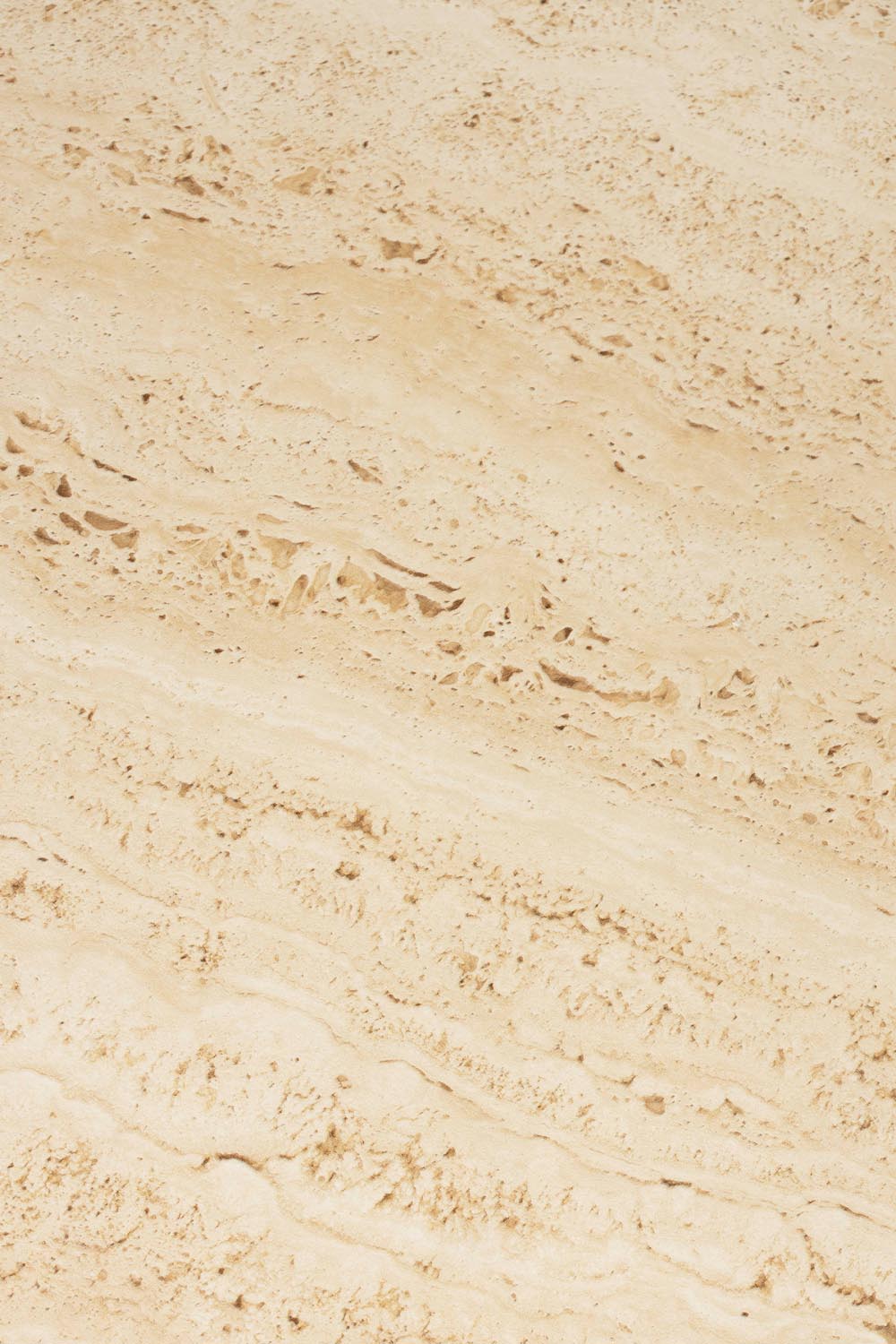 Joya Beistelltisch: Stilvolle Eleganz mit natürlicher Travertinoptik.